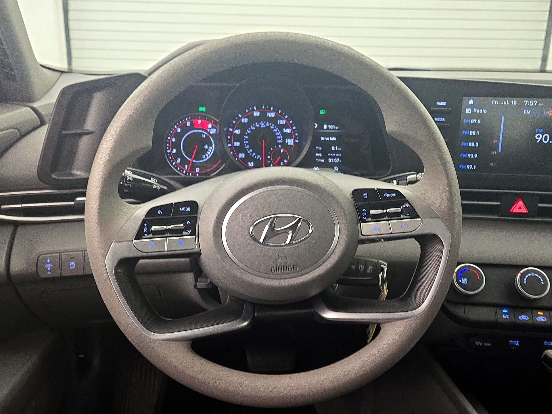 Thumbnail: 2022 Hyundai Elantra - 10