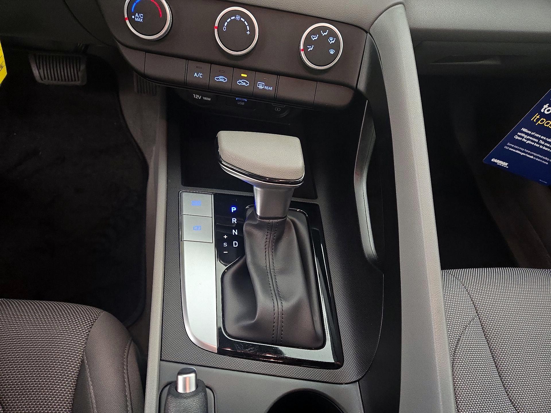 Thumbnail: 2022 Hyundai Elantra - 17