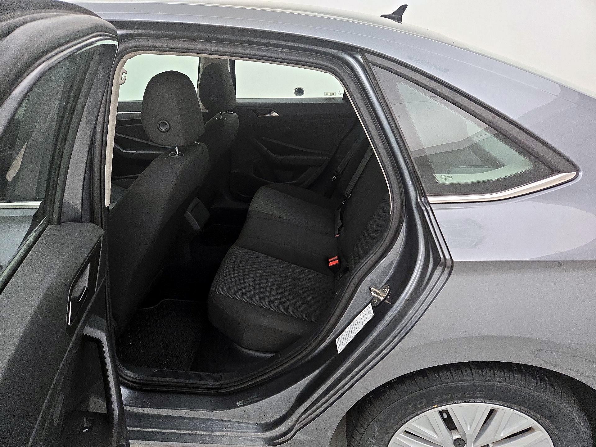 Thumbnail: 2019 Volkswagen Jetta - 18