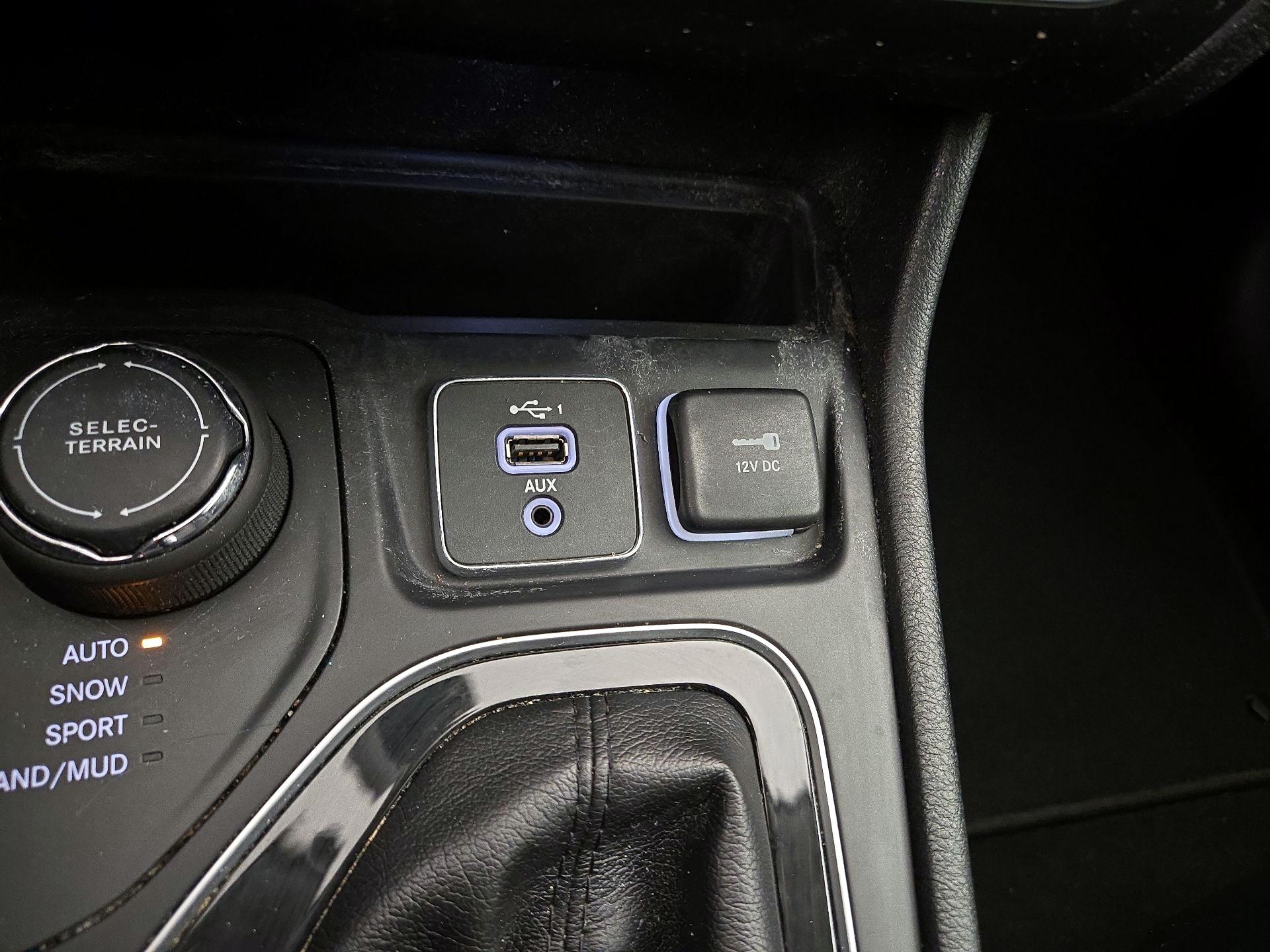 Thumbnail: 2020 Jeep Cherokee - 18
