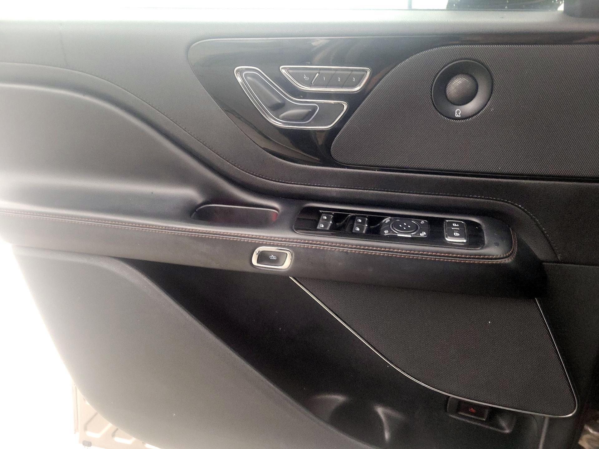 Thumbnail: 2021 Lincoln Aviator - 12