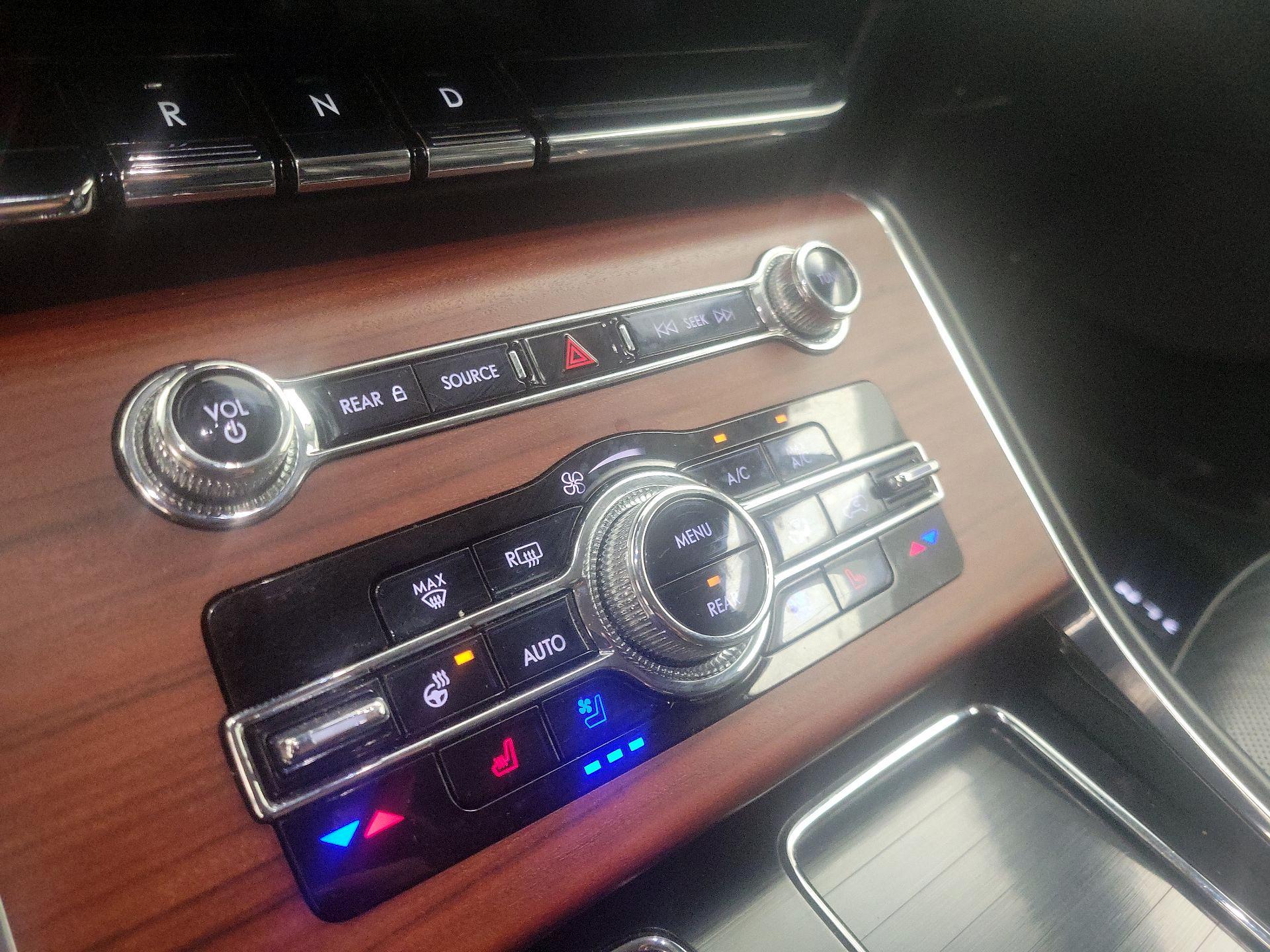 Thumbnail: 2021 Lincoln Aviator - 16