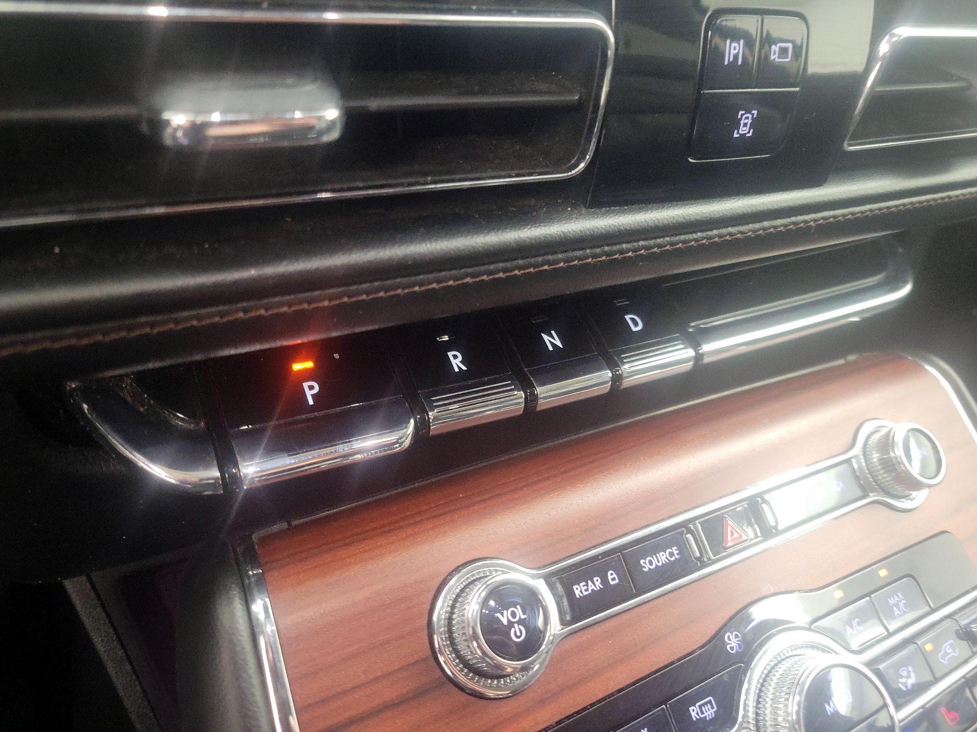 Thumbnail: 2021 Lincoln Aviator - 17