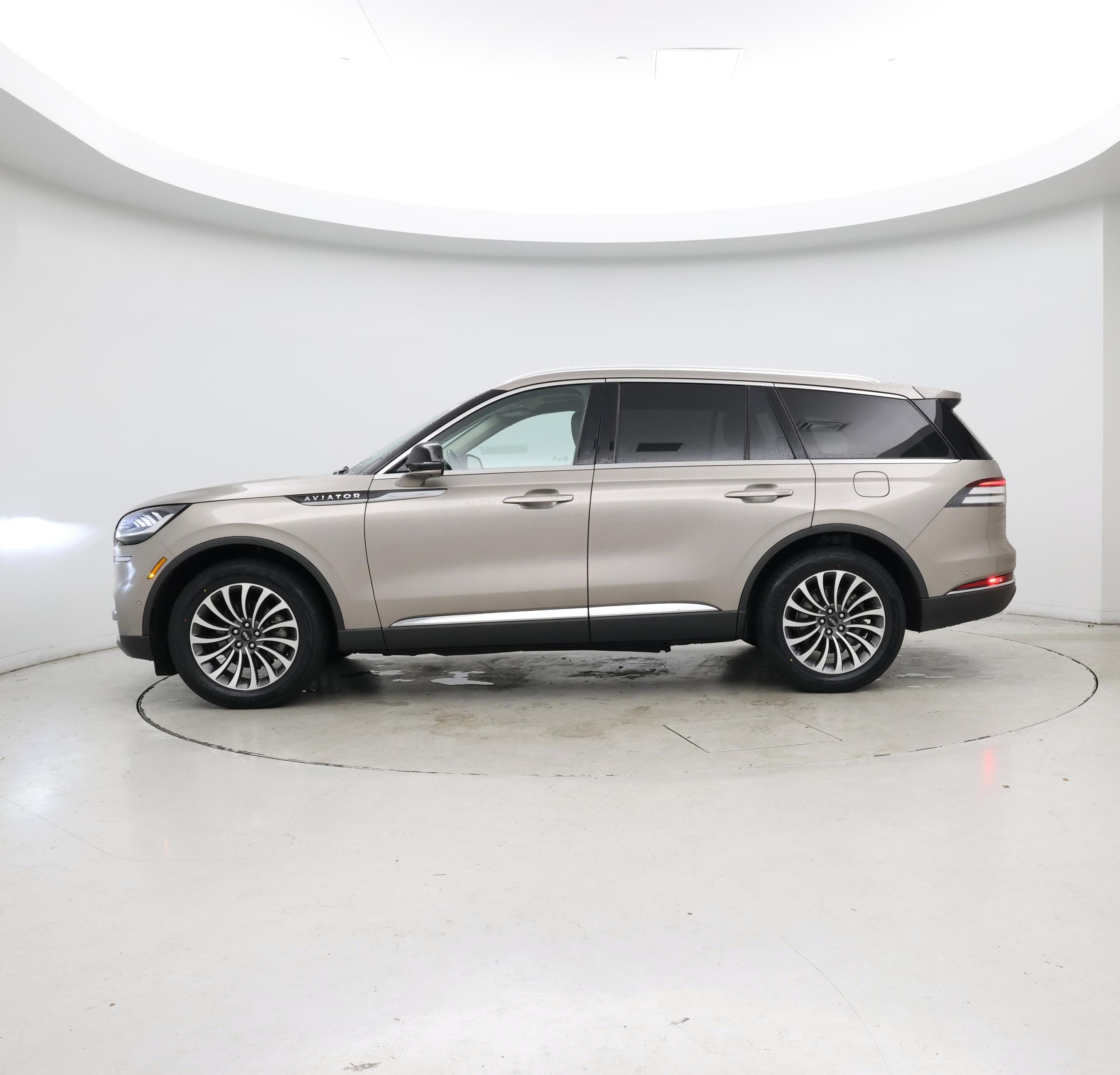 Thumbnail: 2021 Lincoln Aviator - 3