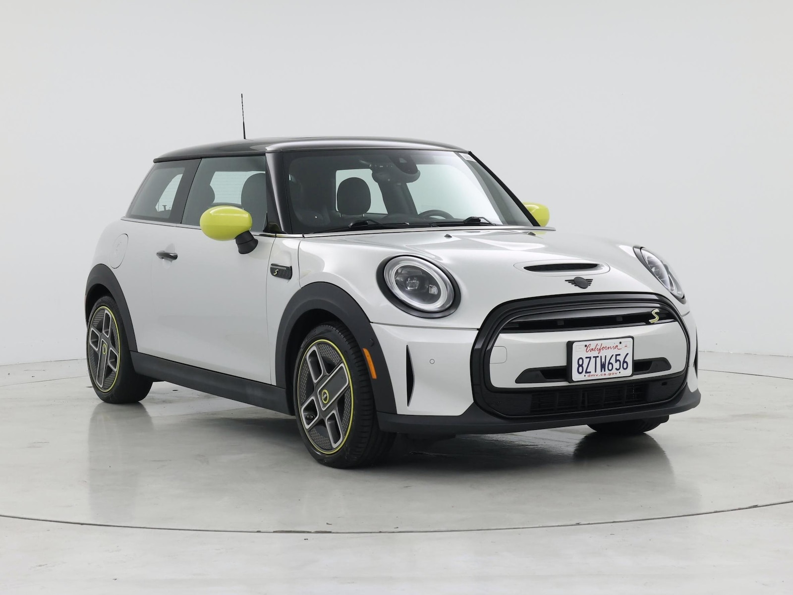 2022 MINI Hardtop 2 Door SE photo 2