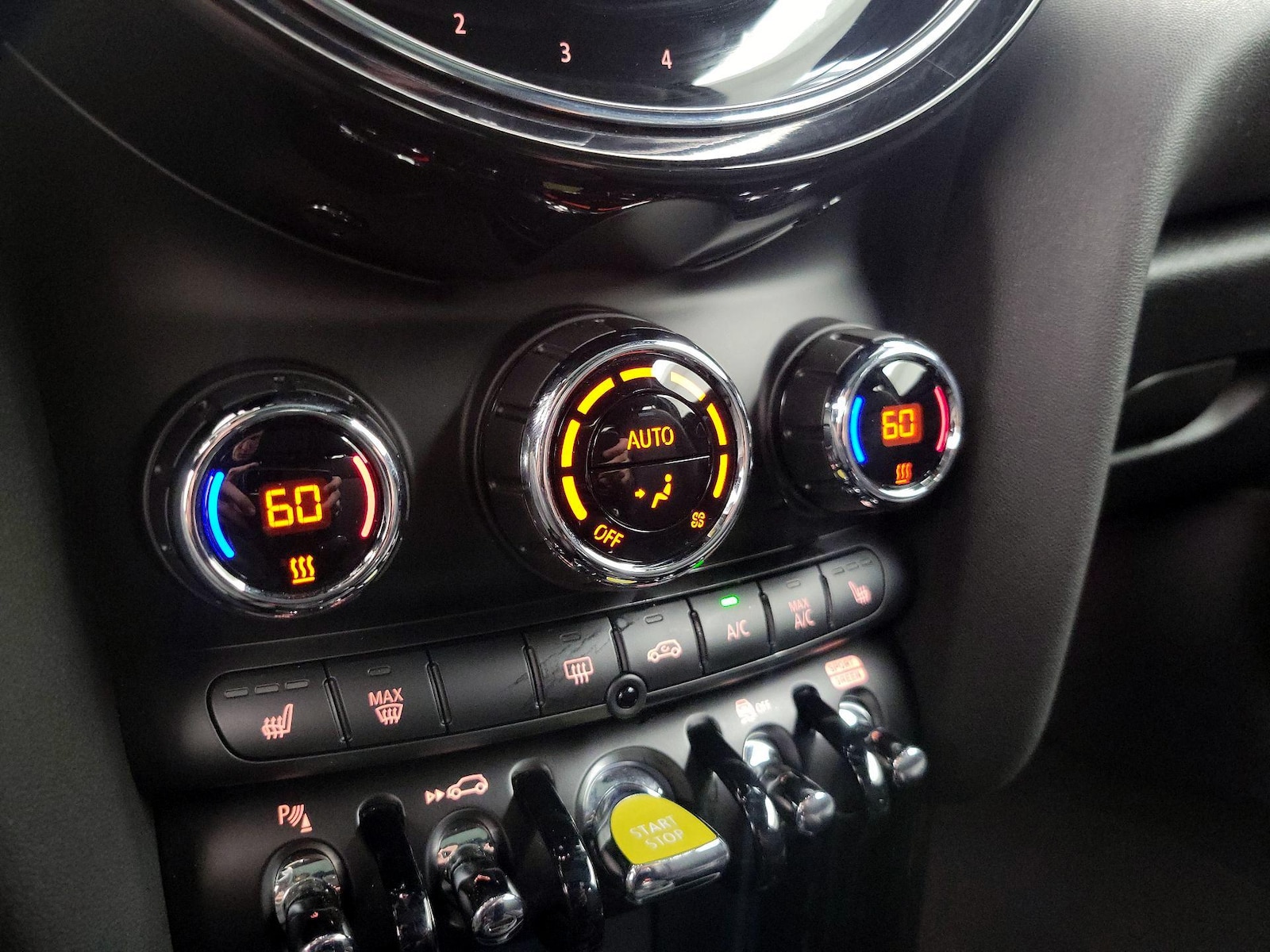 2022 MINI Hardtop 2 Door SE photo 18