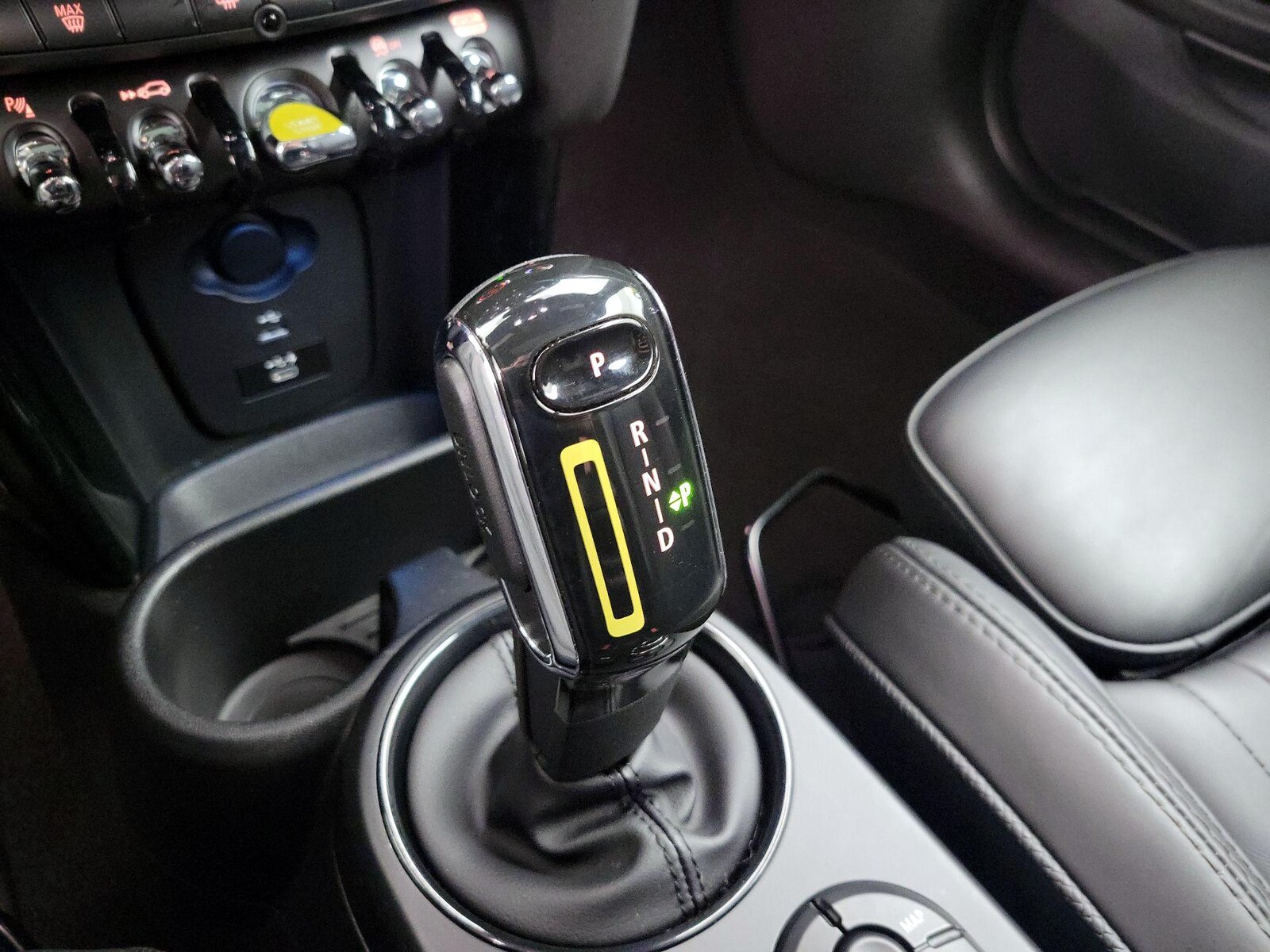 2022 MINI Hardtop 2 Door SE photo 19