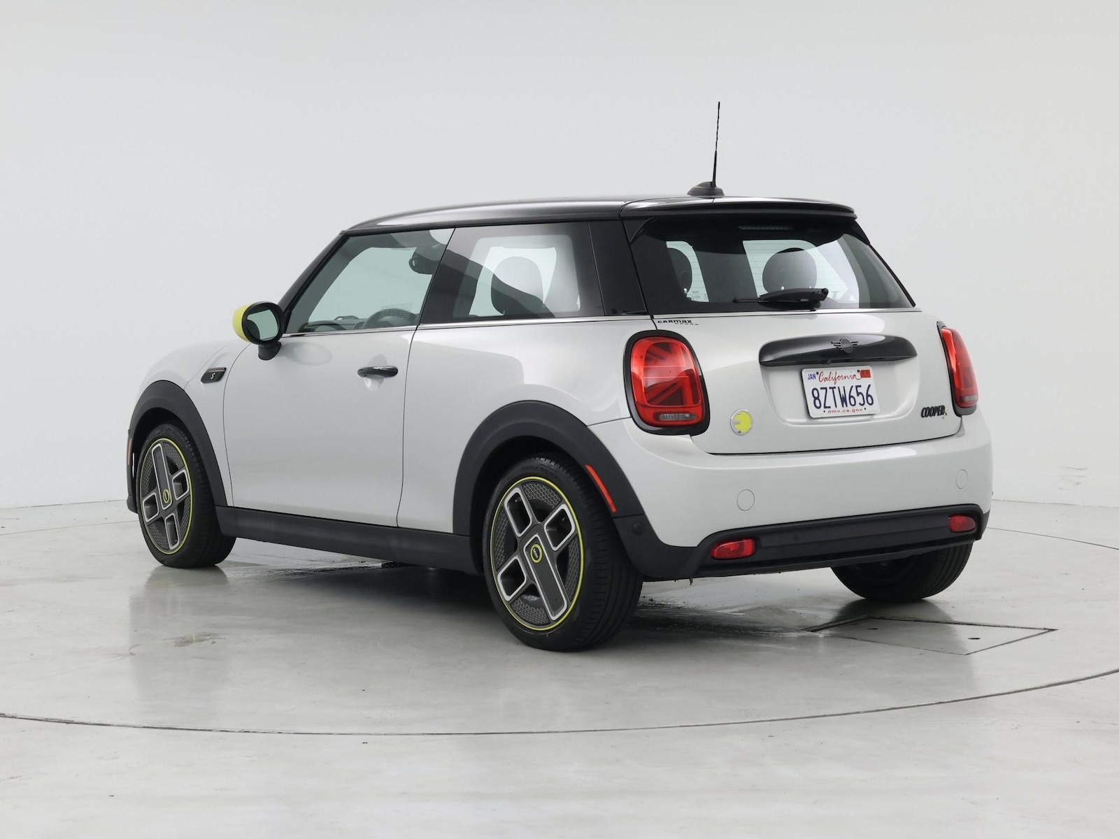 2022 MINI Hardtop 2 Door SE photo 3