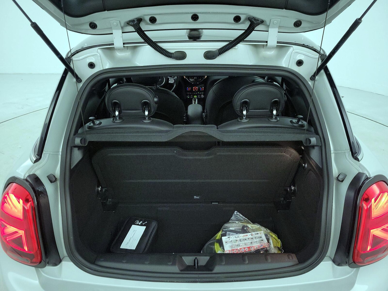 2022 MINI Hardtop 2 Door SE photo 21