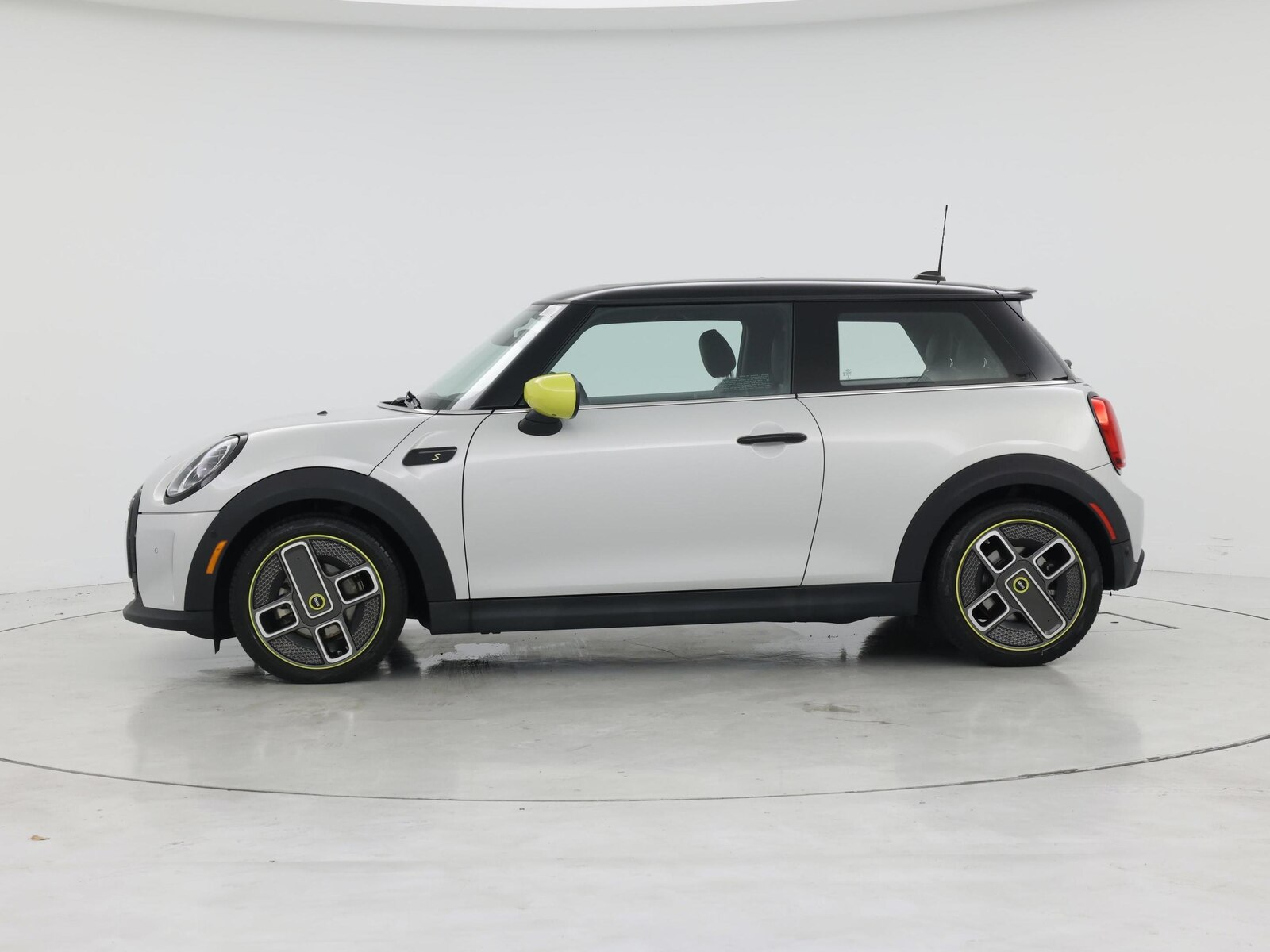 2022 MINI Hardtop 2 Door SE photo 4