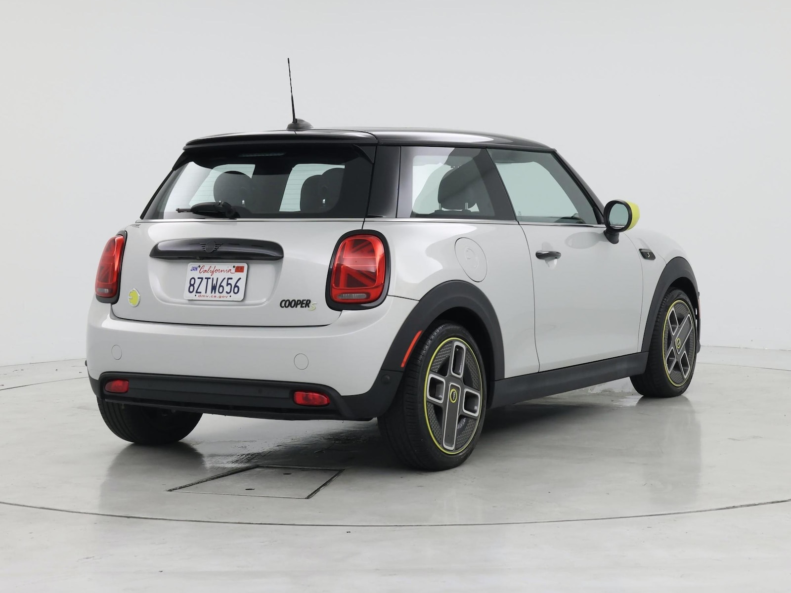 2022 MINI Hardtop 2 Door SE photo 9