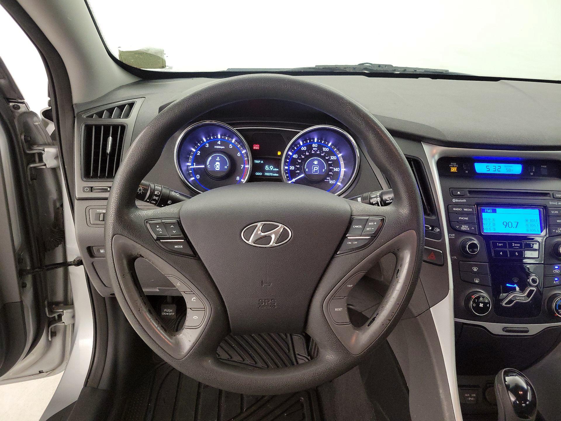 Thumbnail: 2013 Hyundai Sonata - 10
