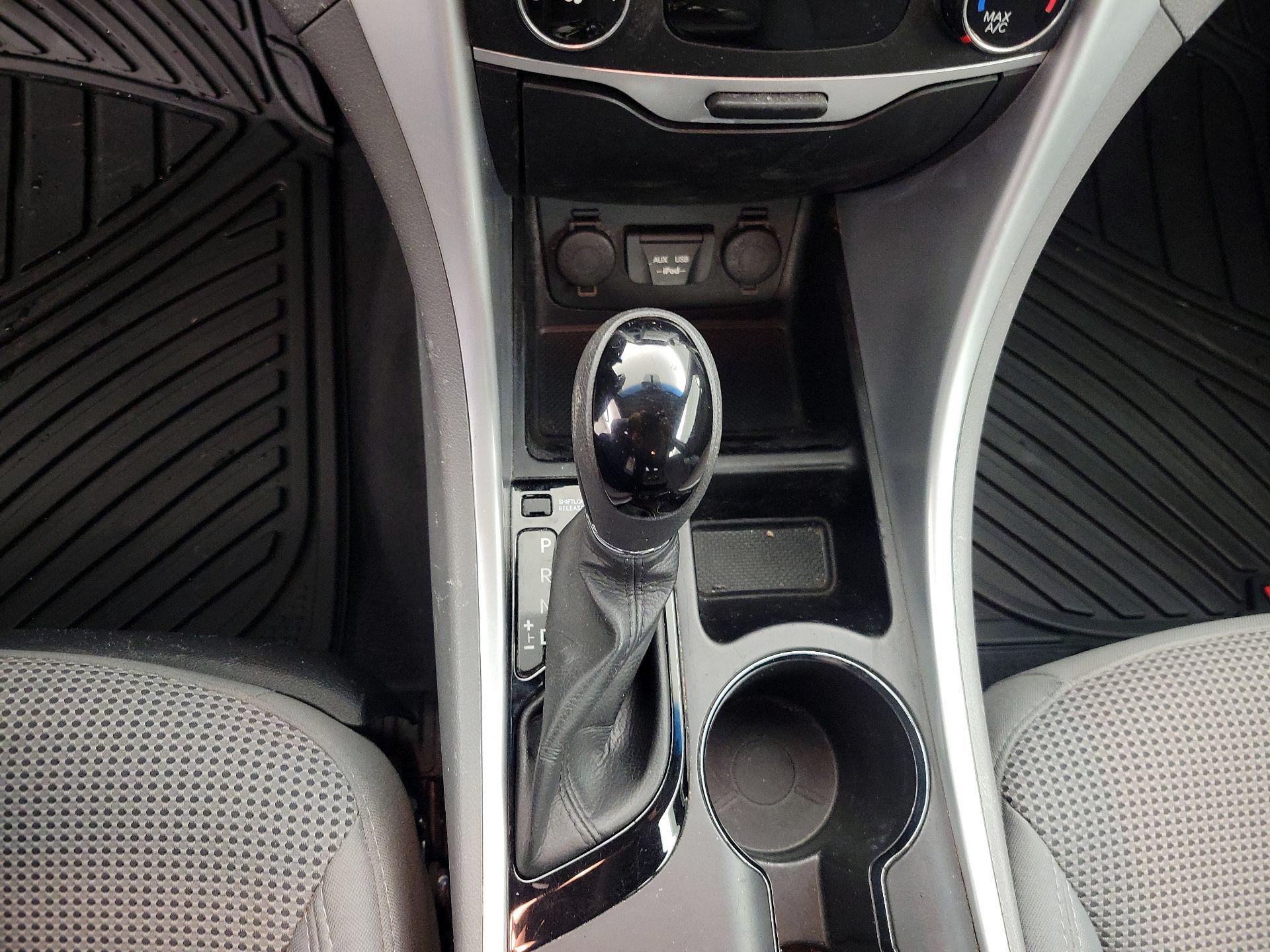 Thumbnail: 2013 Hyundai Sonata - 16