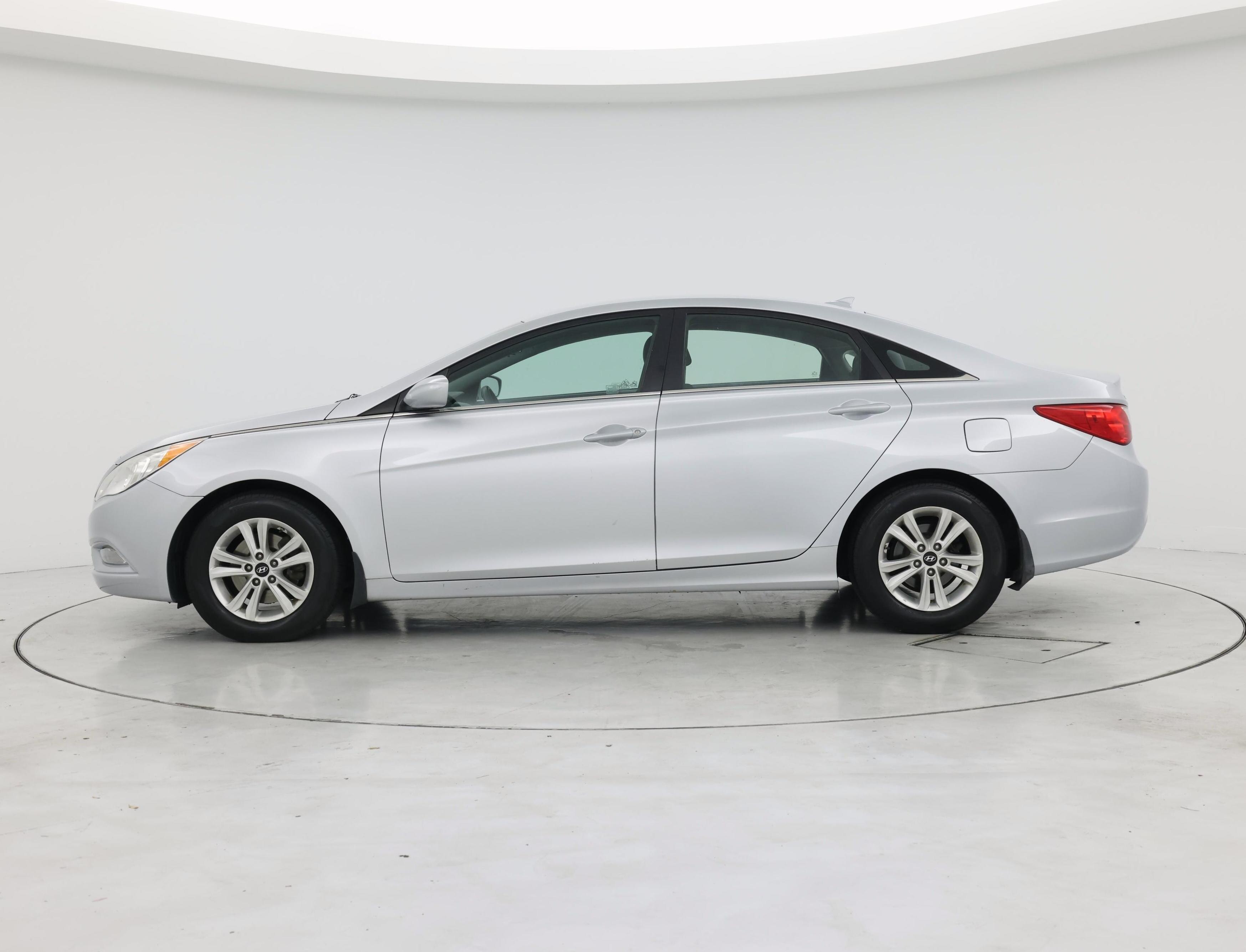 Thumbnail: 2013 Hyundai Sonata - 3