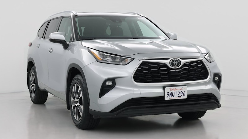2020 Toyota Highlander XLE Hero Image