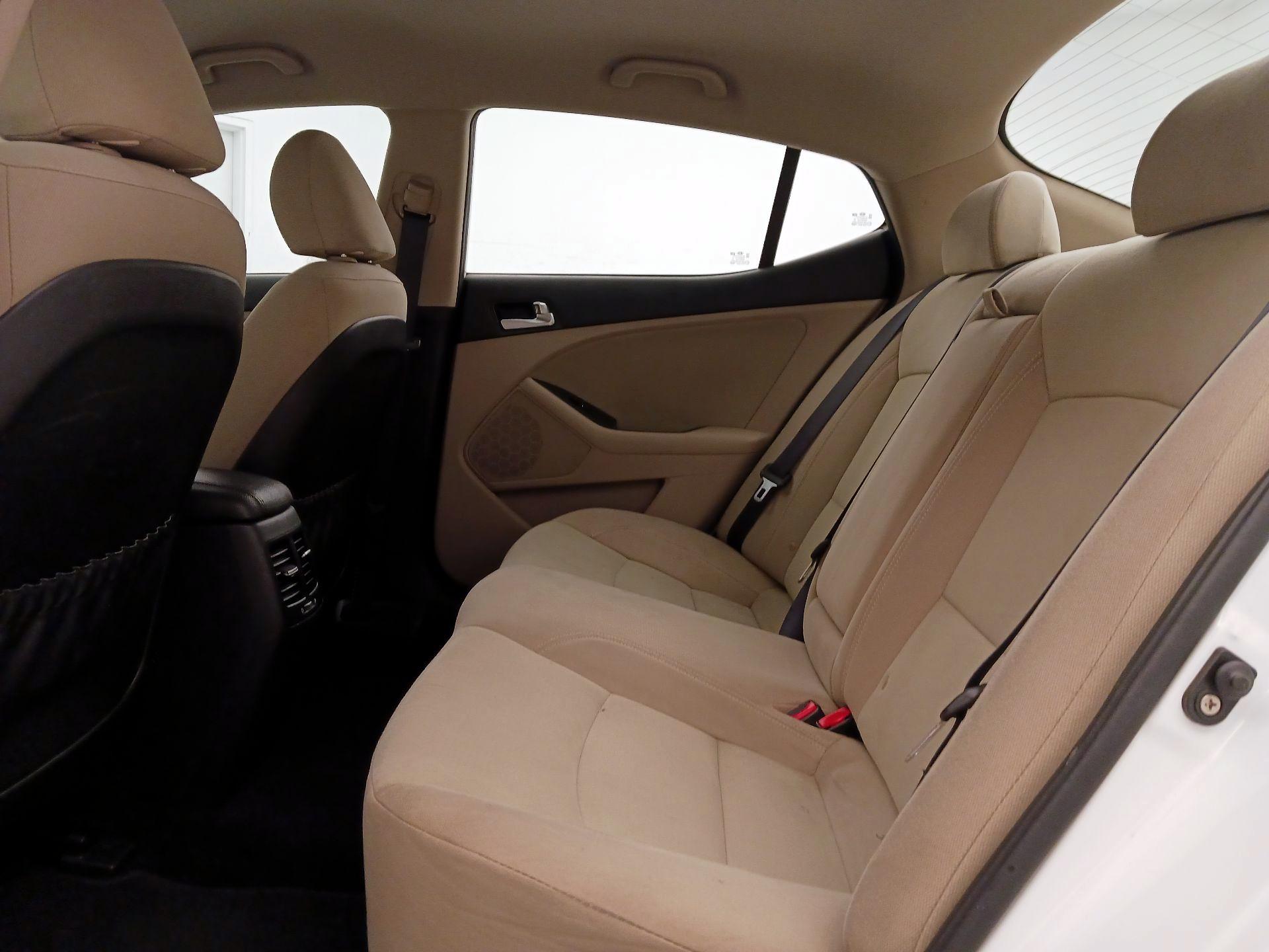 Thumbnail: 2016 Kia Optima - 18