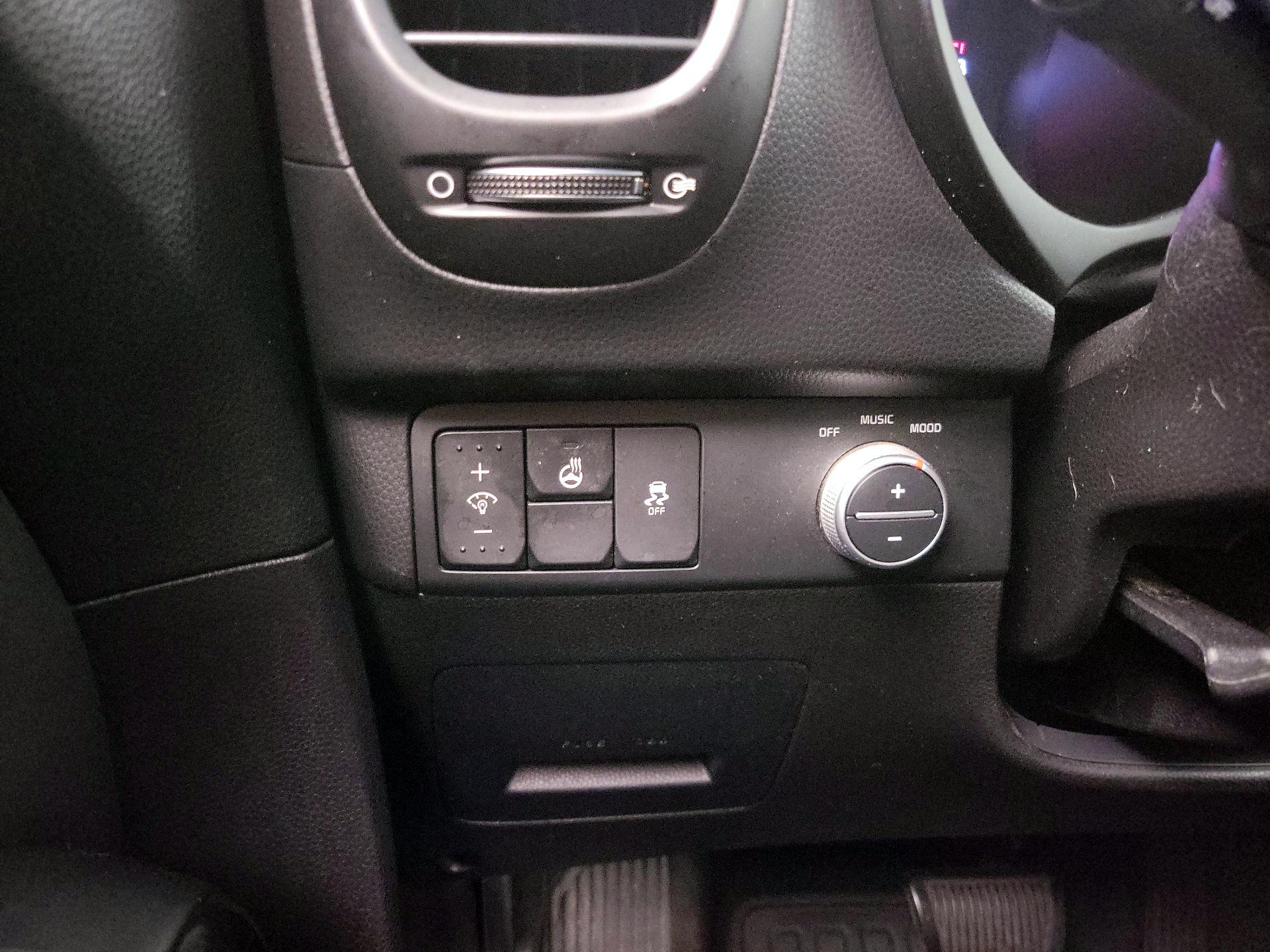 Thumbnail: 2015 Kia Soul - 13