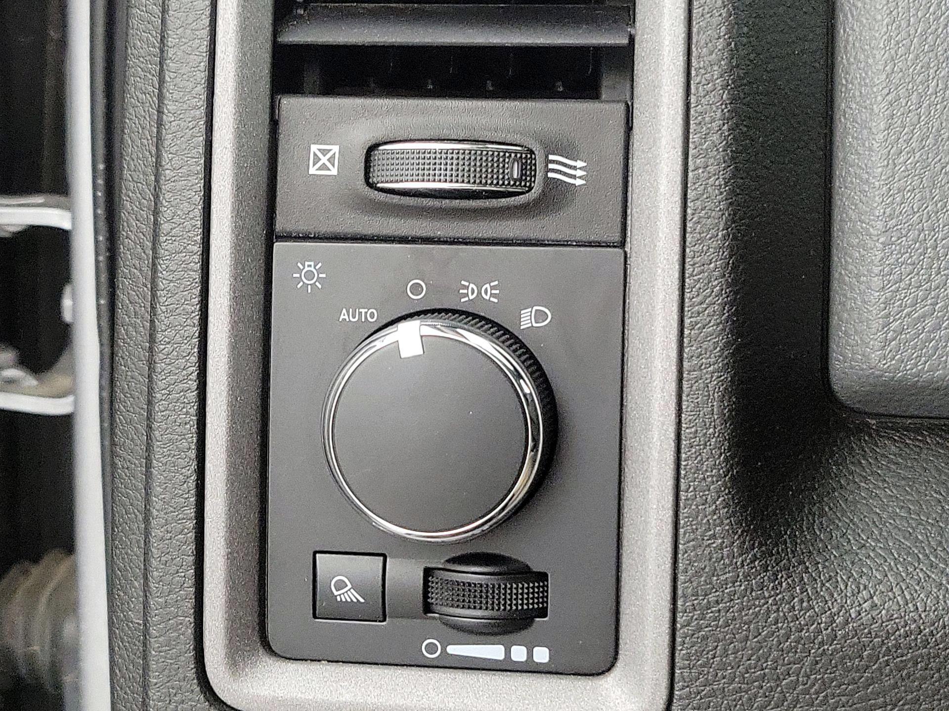Thumbnail: 2019 RAM 1500 Classic - 13