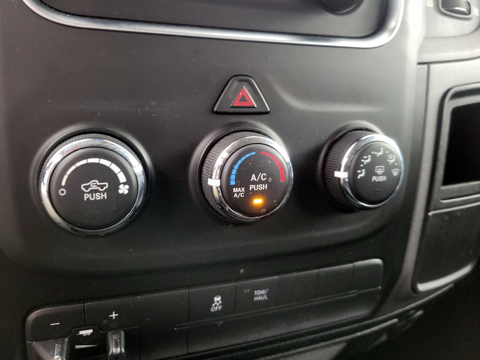 Thumbnail: 2019 RAM 1500 Classic - 16