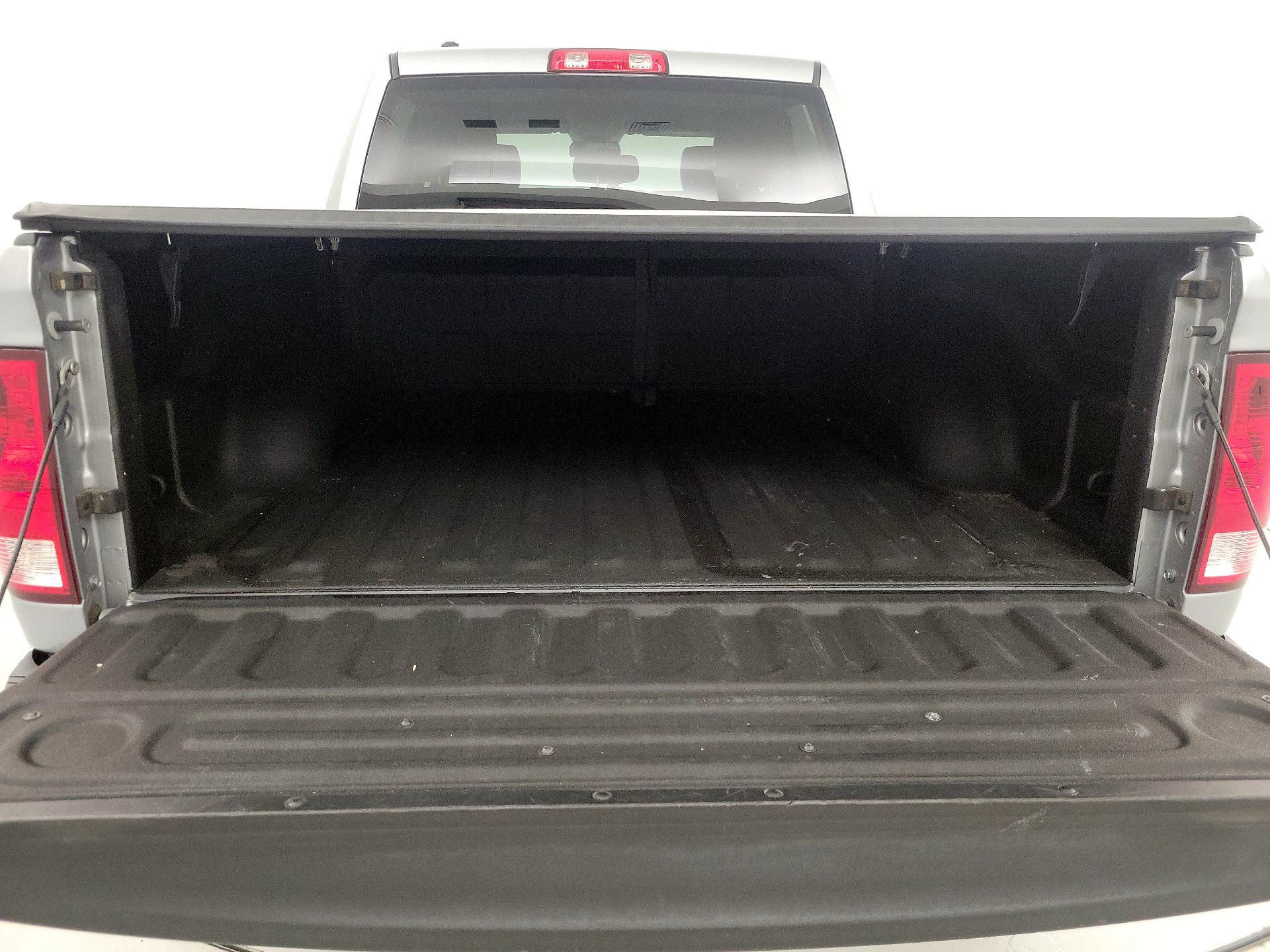 Thumbnail: 2019 RAM 1500 Classic - 19