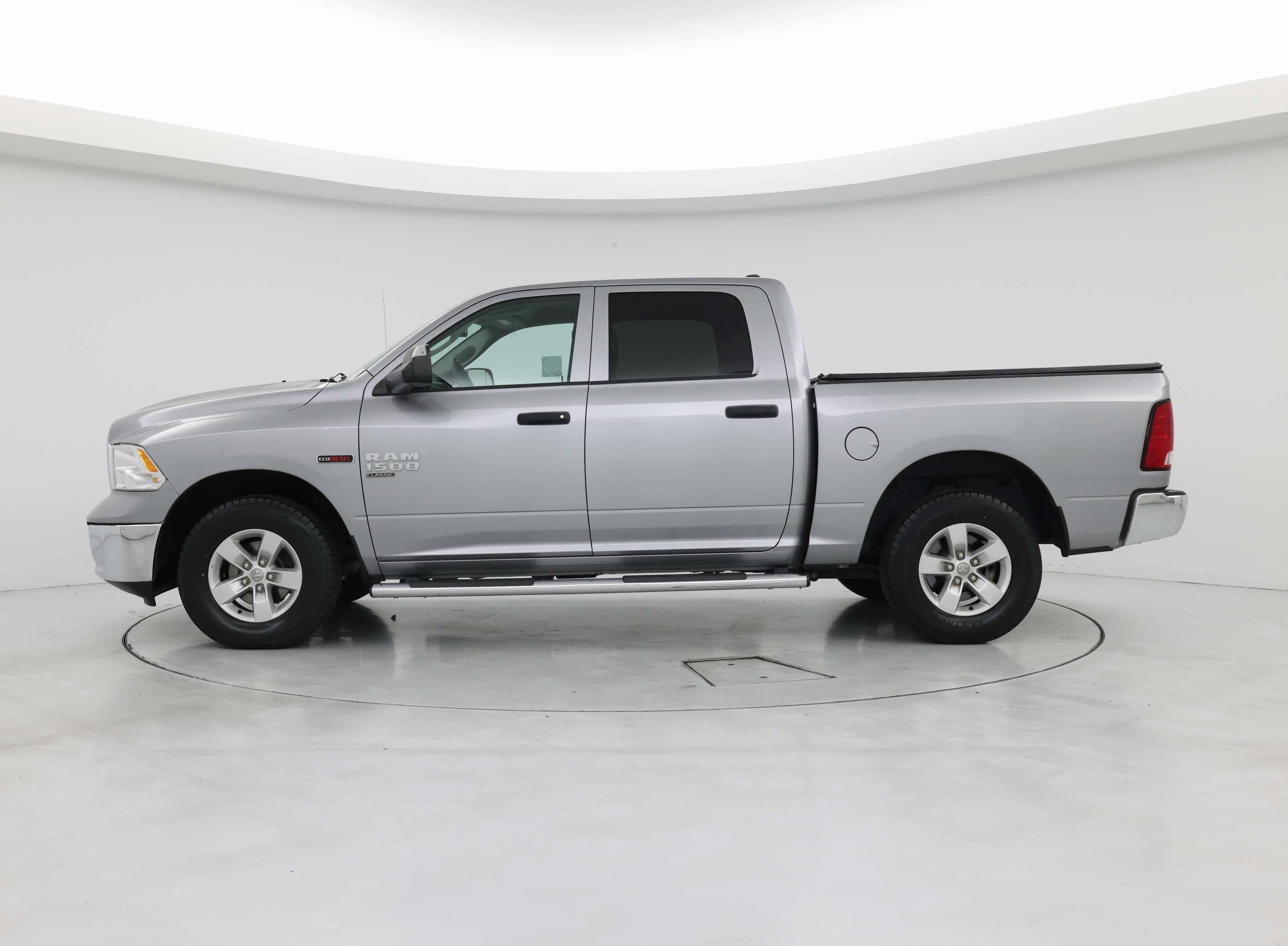 Thumbnail: 2019 RAM 1500 Classic - 3