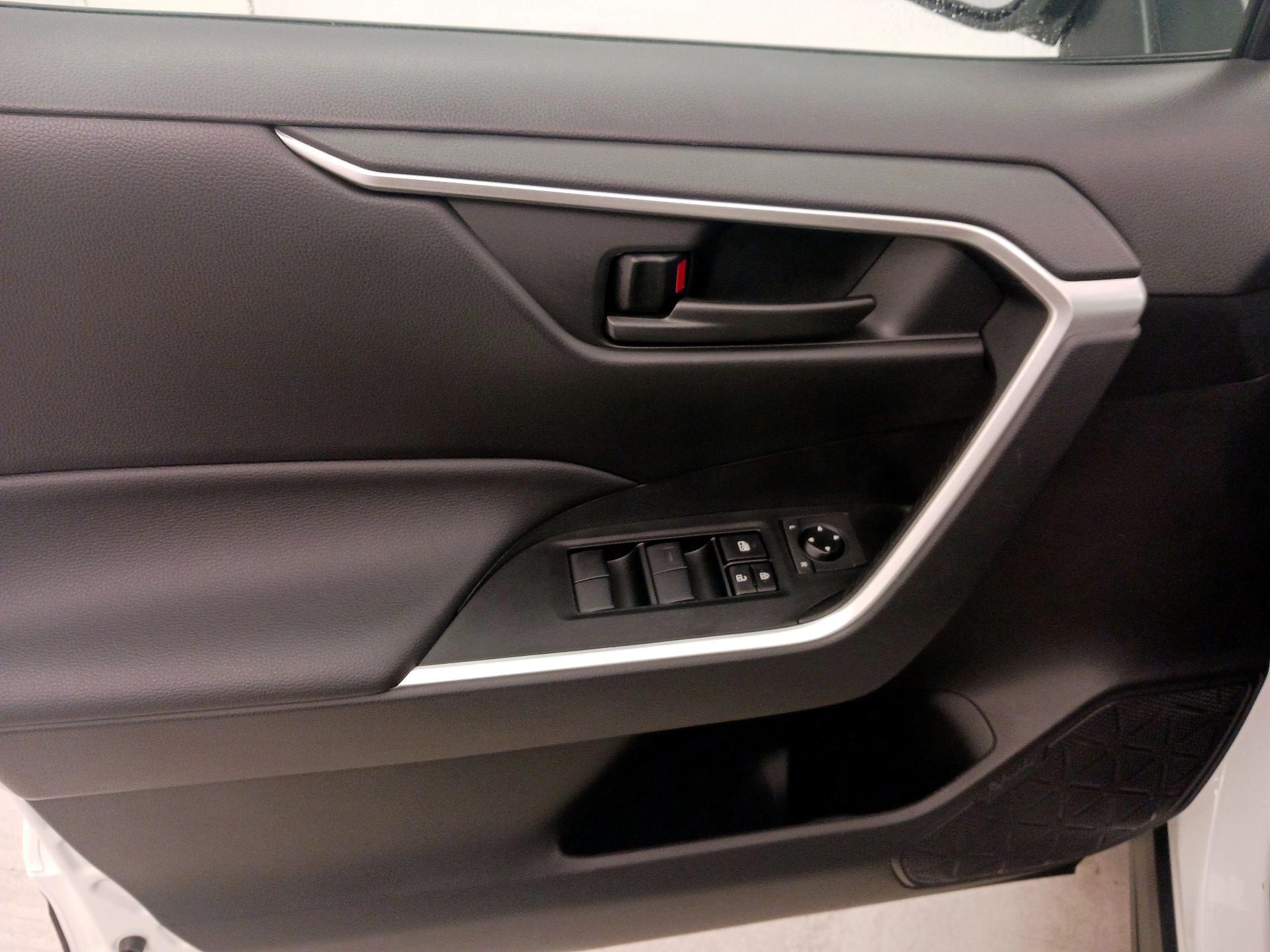 Thumbnail: 2021 Toyota RAV4 - 12