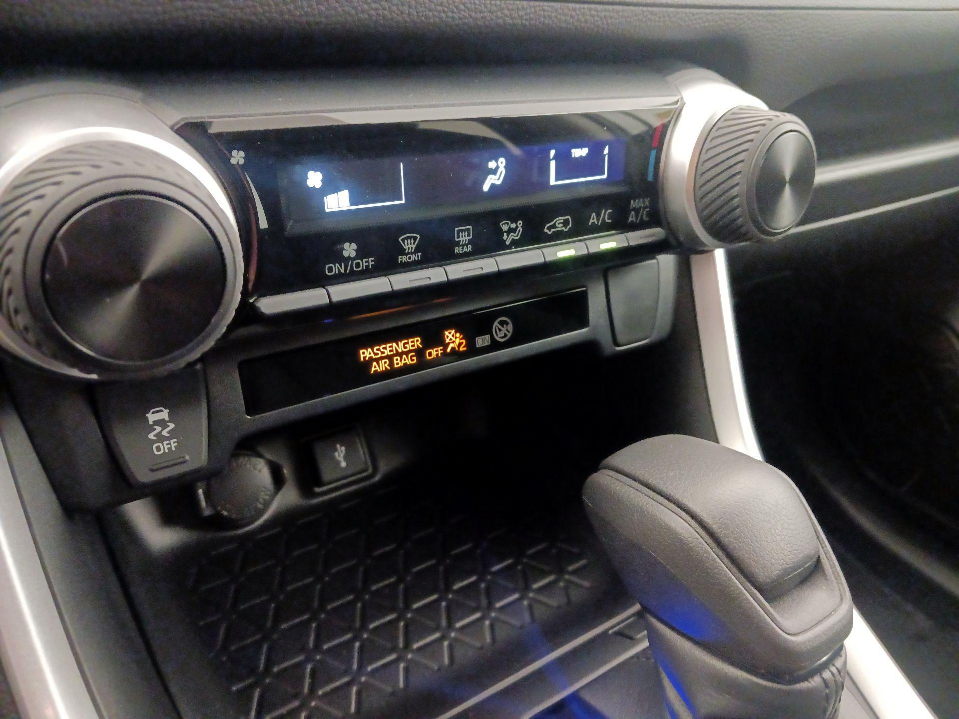 Thumbnail: 2021 Toyota RAV4 - 16