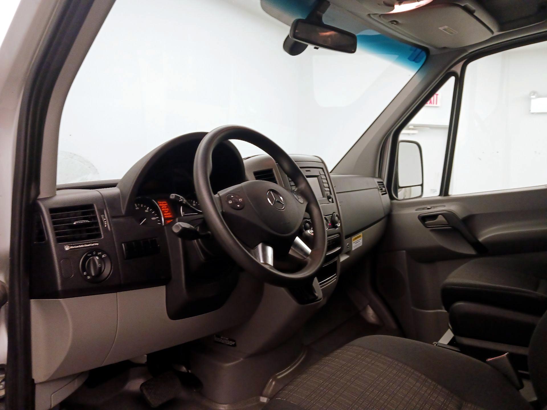 Thumbnail: 2014 Mercedes-Benz Sprinter - 9