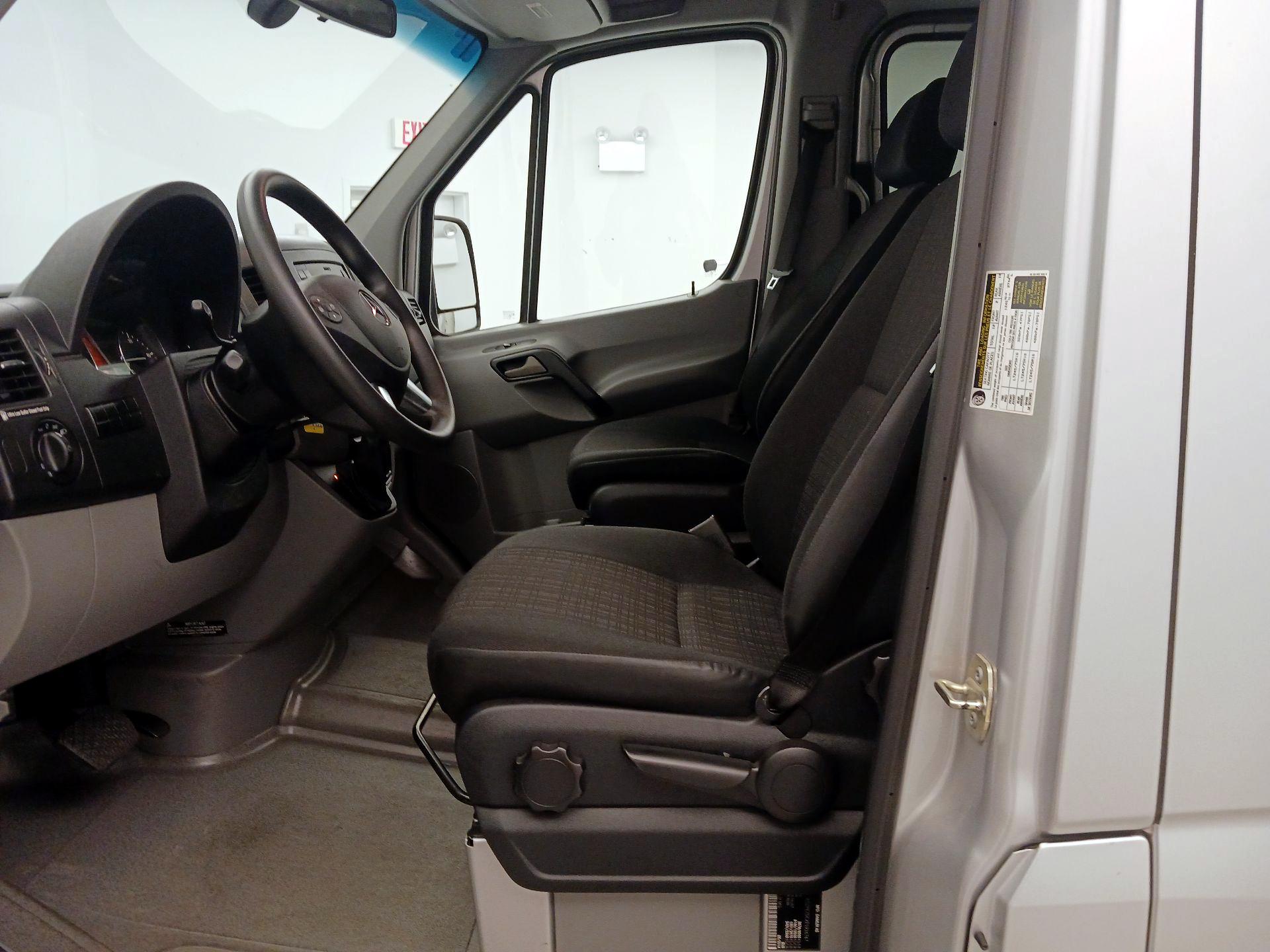 Thumbnail: 2014 Mercedes-Benz Sprinter - 11