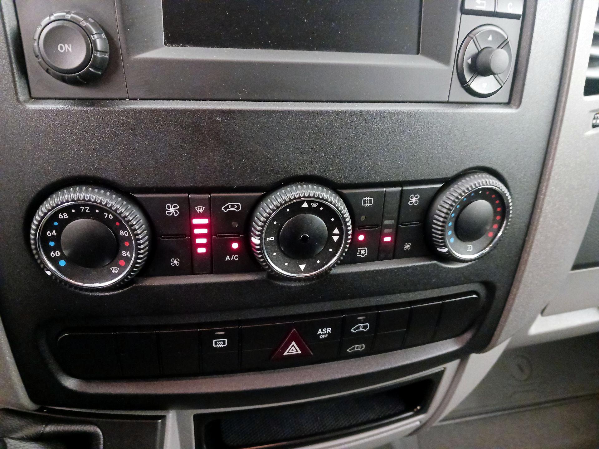 Thumbnail: 2014 Mercedes-Benz Sprinter - 15