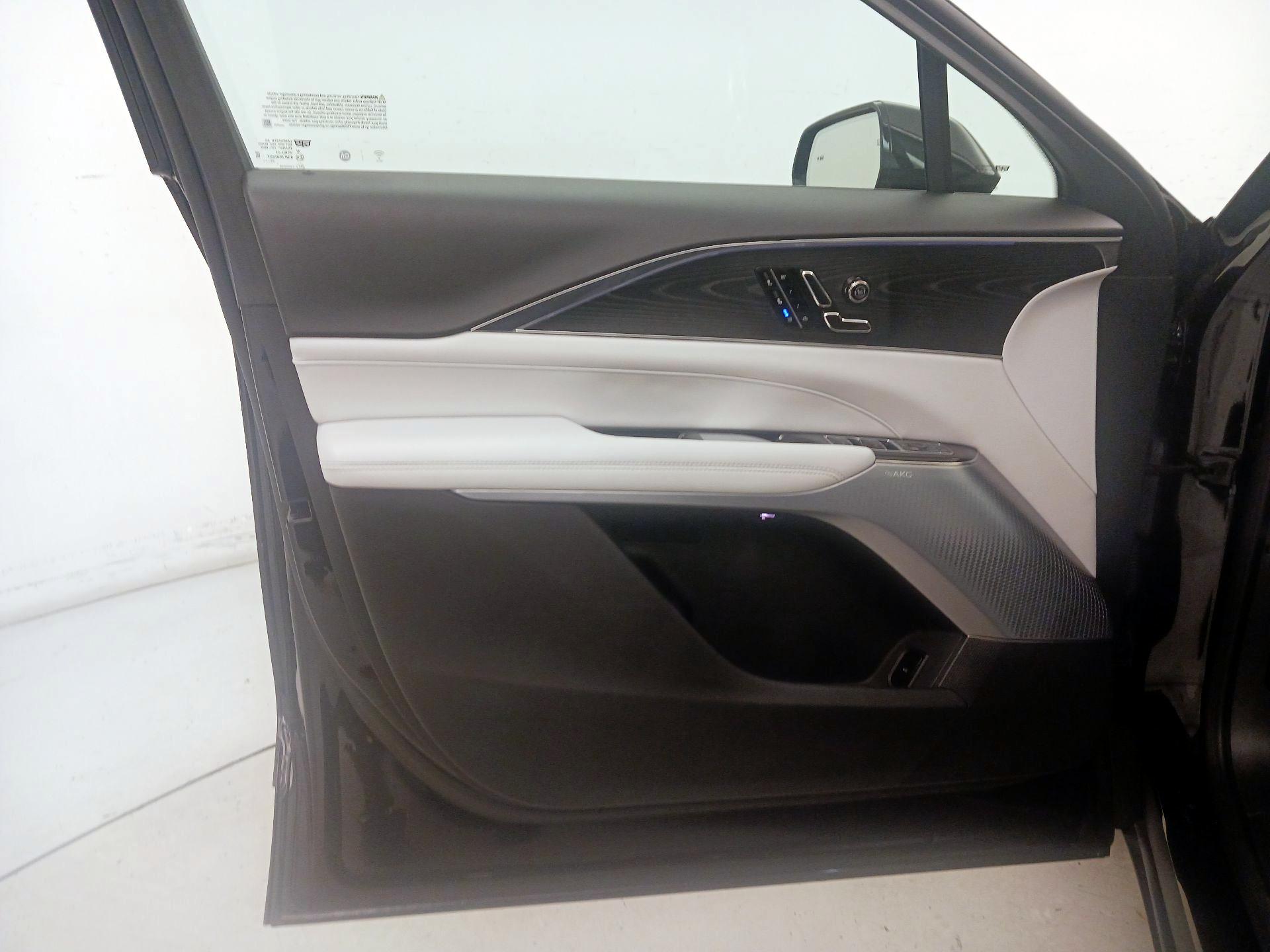 Thumbnail: 2024 Cadillac Lyriq - 12