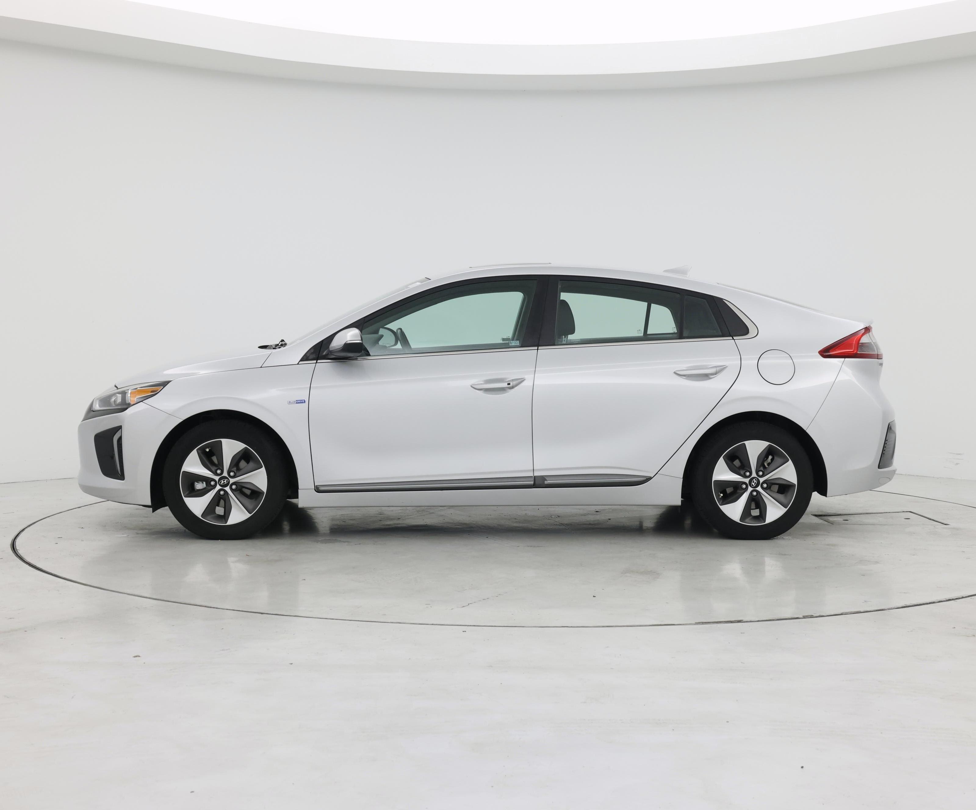 Thumbnail: 2019 Hyundai Ioniq - 3