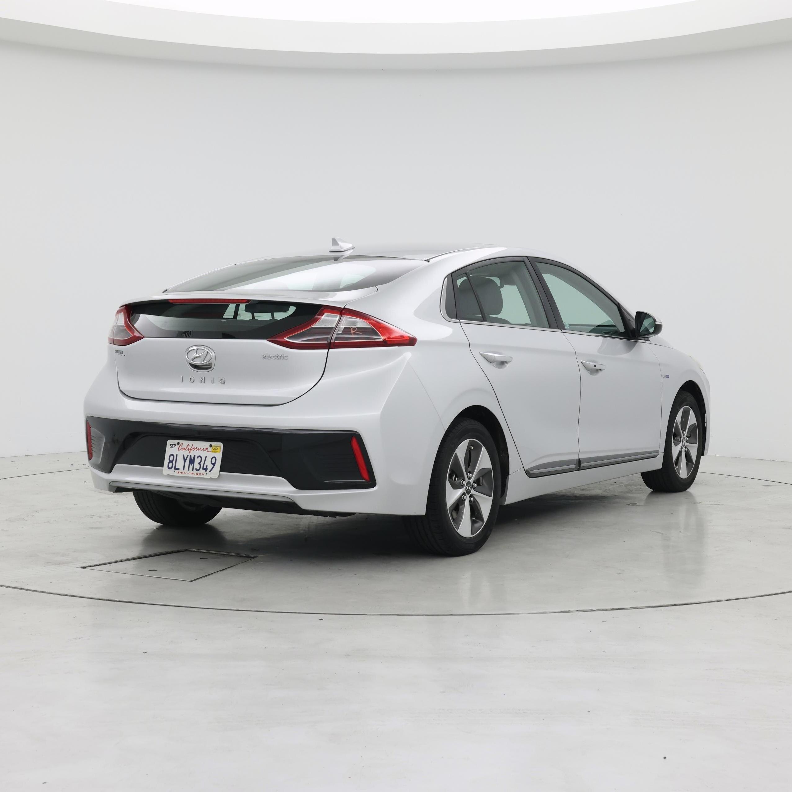 Thumbnail: 2019 Hyundai Ioniq - 8