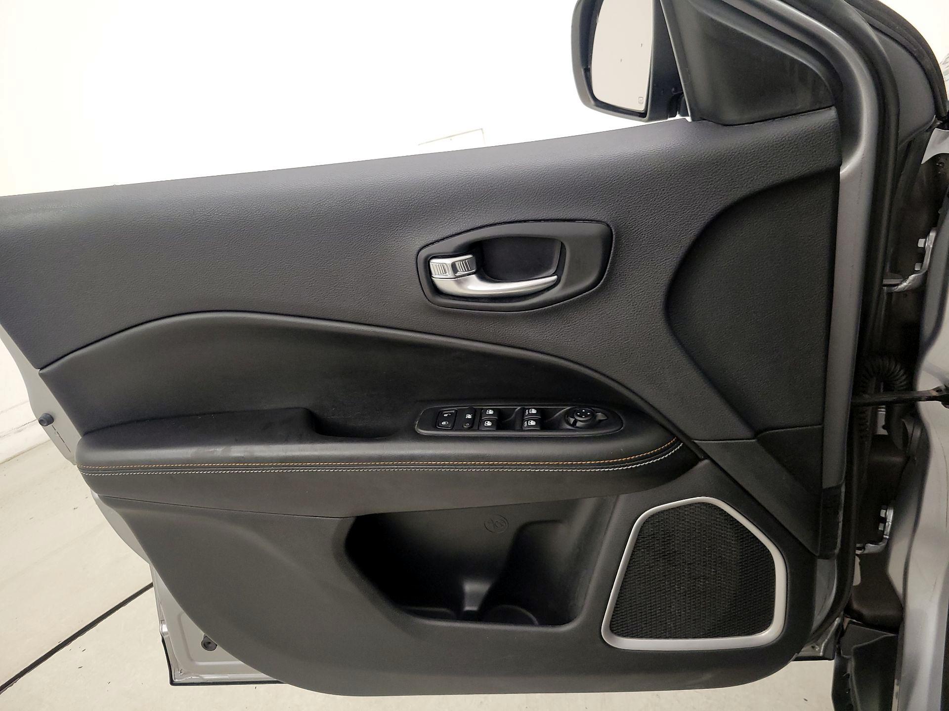 Thumbnail: 2020 Jeep Compass - 12