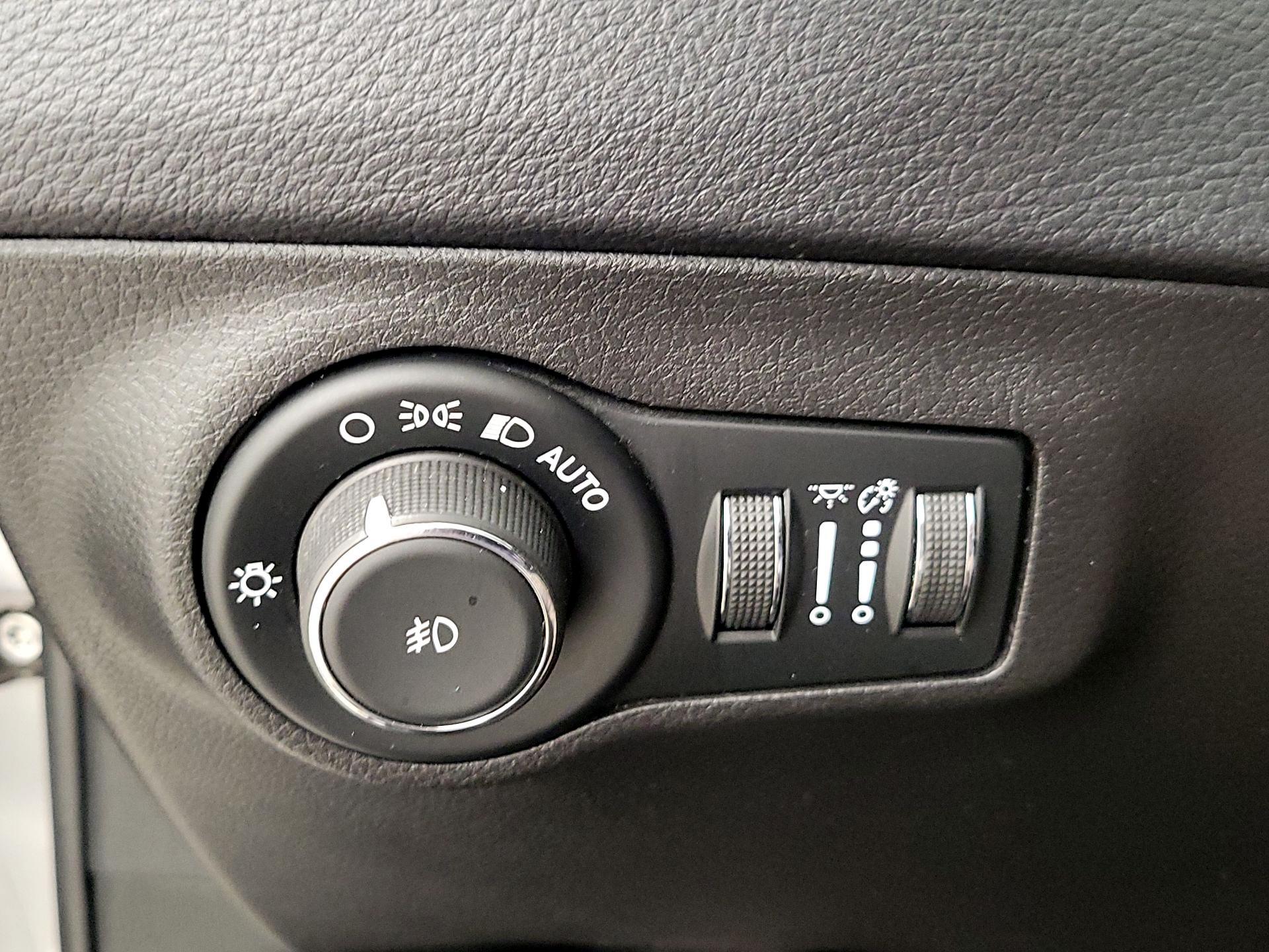 Thumbnail: 2020 Jeep Compass - 13