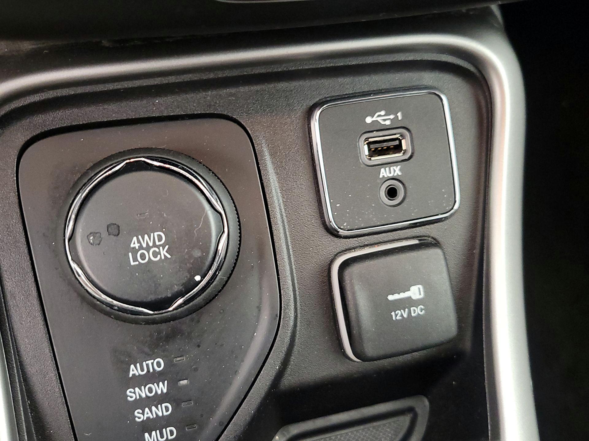 Thumbnail: 2020 Jeep Compass - 18