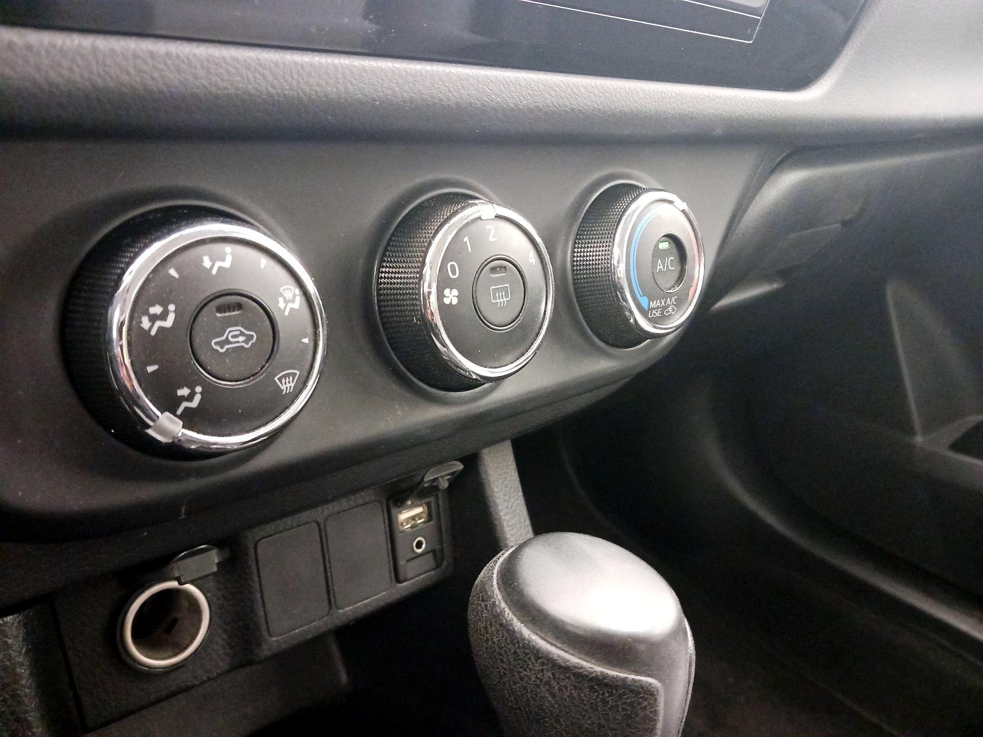 Thumbnail: 2015 Toyota Corolla - 15