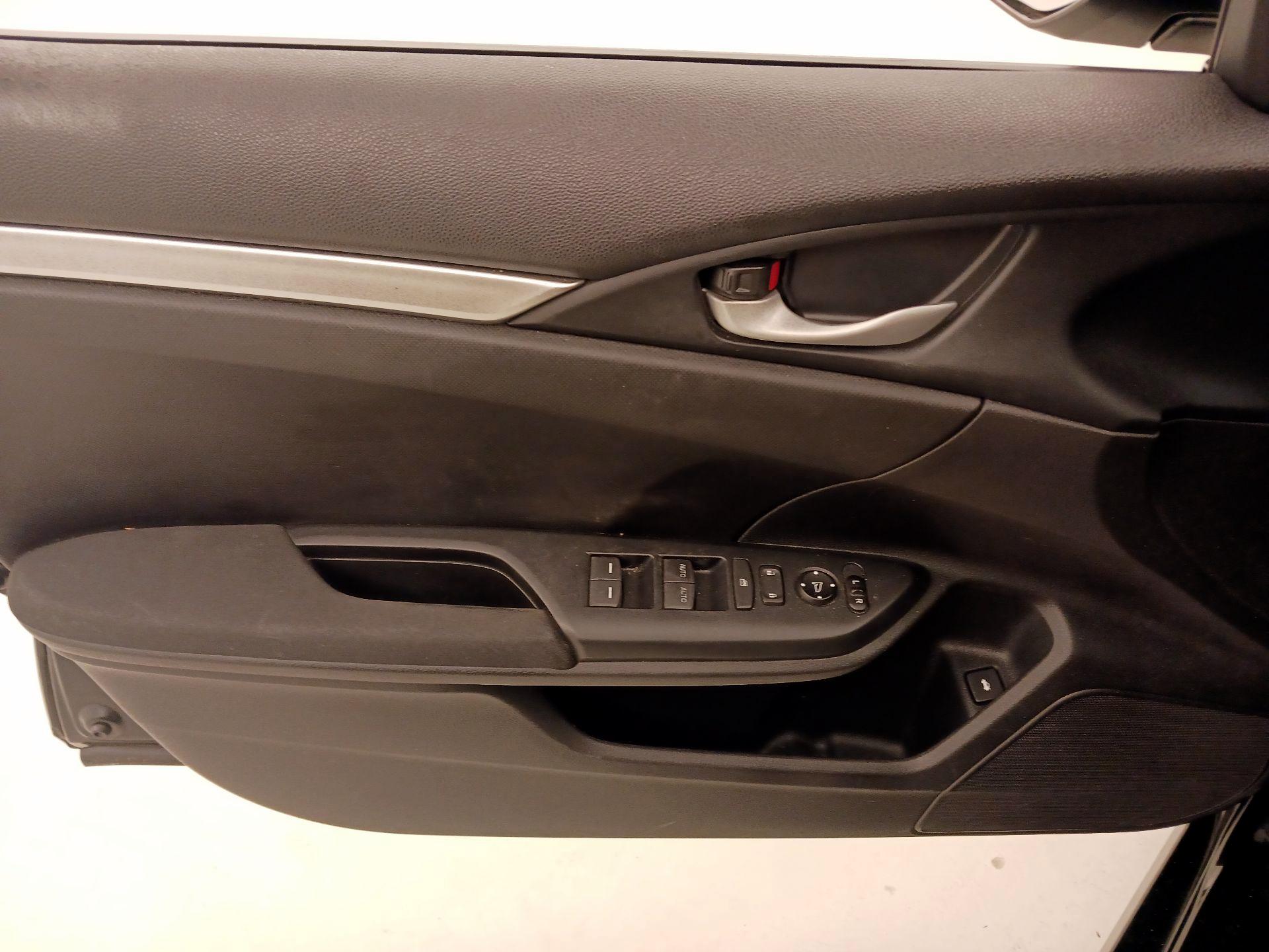 Thumbnail: 2016 Honda Civic - 12