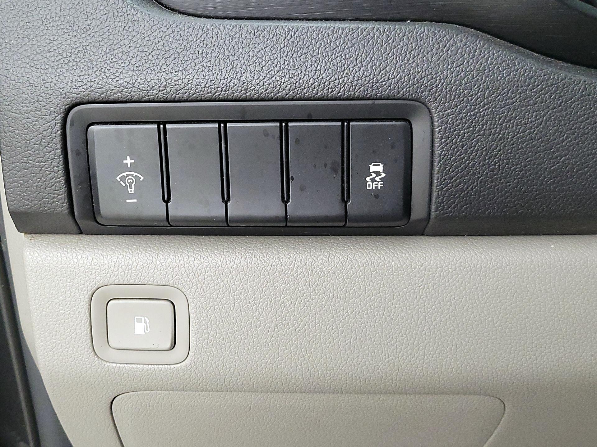 Thumbnail: 2019 Kia Sedona - 13