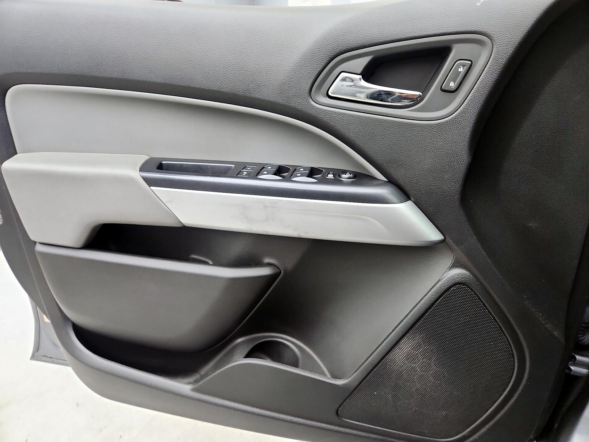 Thumbnail: 2019 Chevrolet Colorado - 12