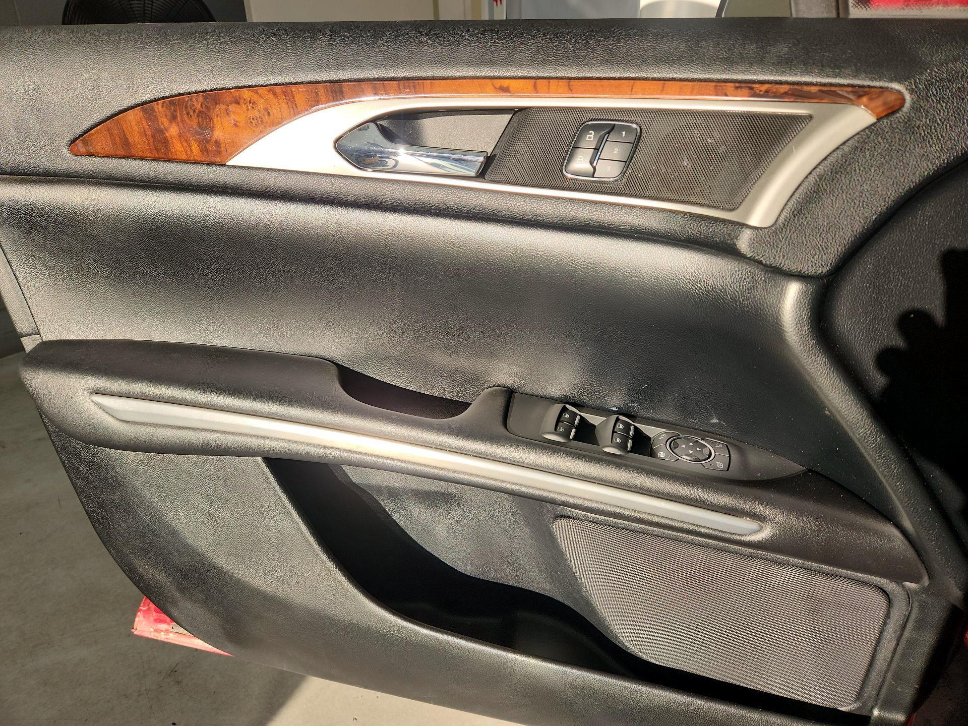 Thumbnail: 2015 Lincoln MKZ - 12