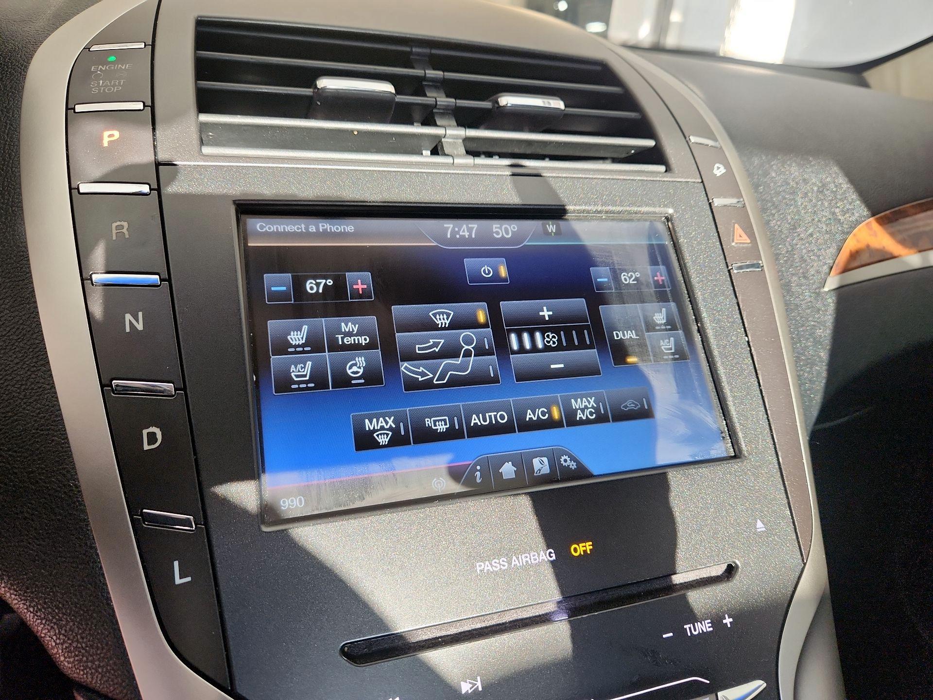 Thumbnail: 2015 Lincoln MKZ - 17