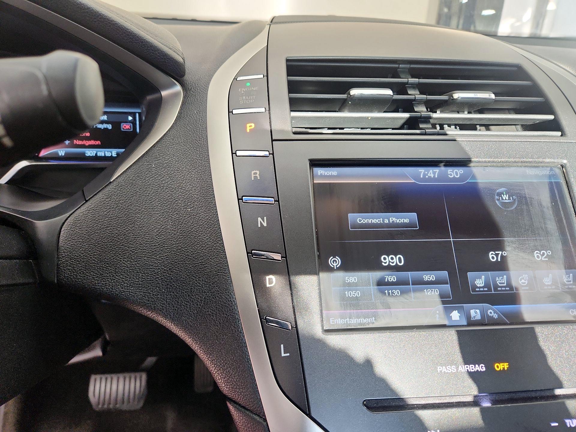 Thumbnail: 2015 Lincoln MKZ - 18