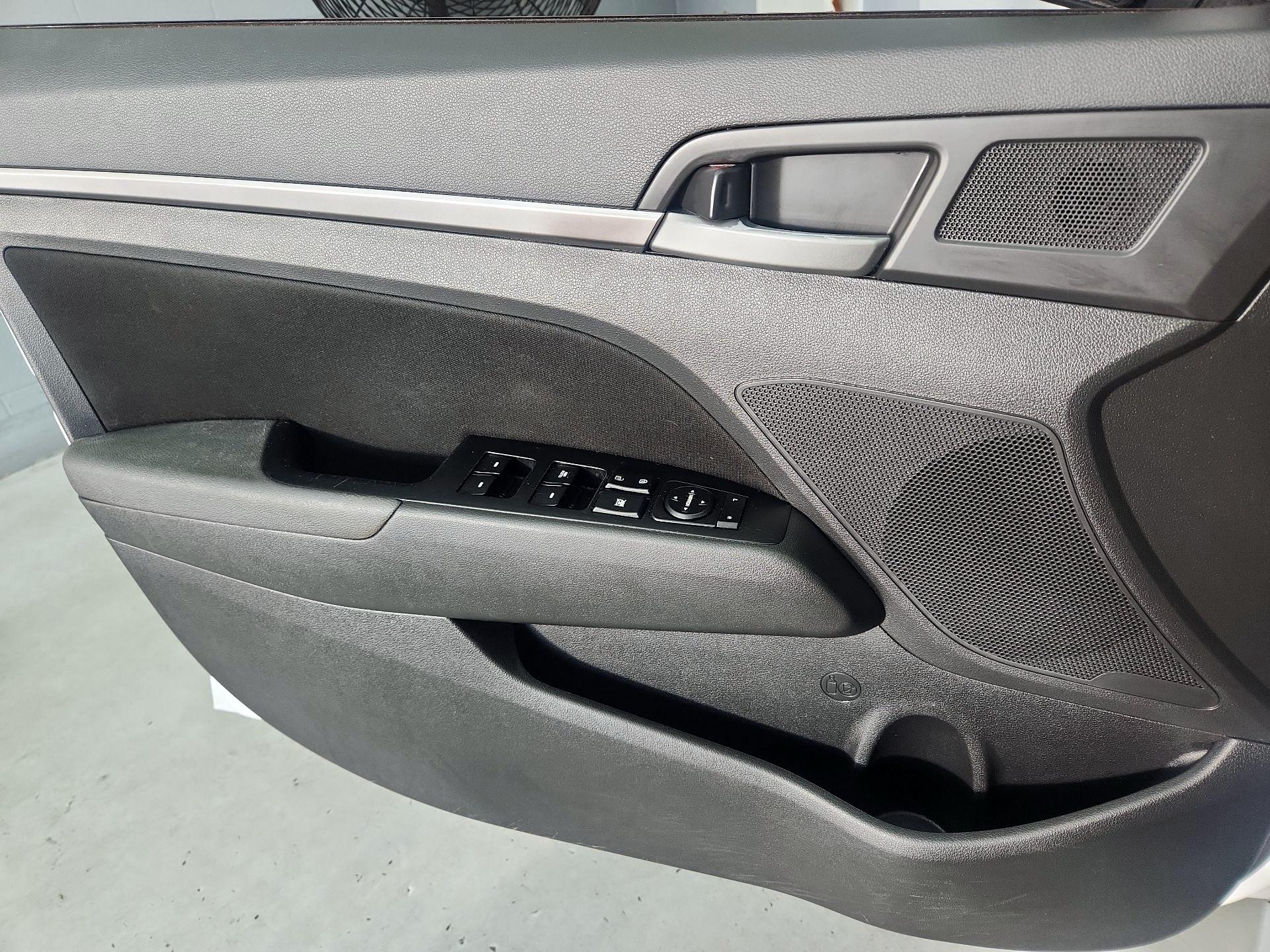 Thumbnail: 2017 Hyundai Elantra - 12