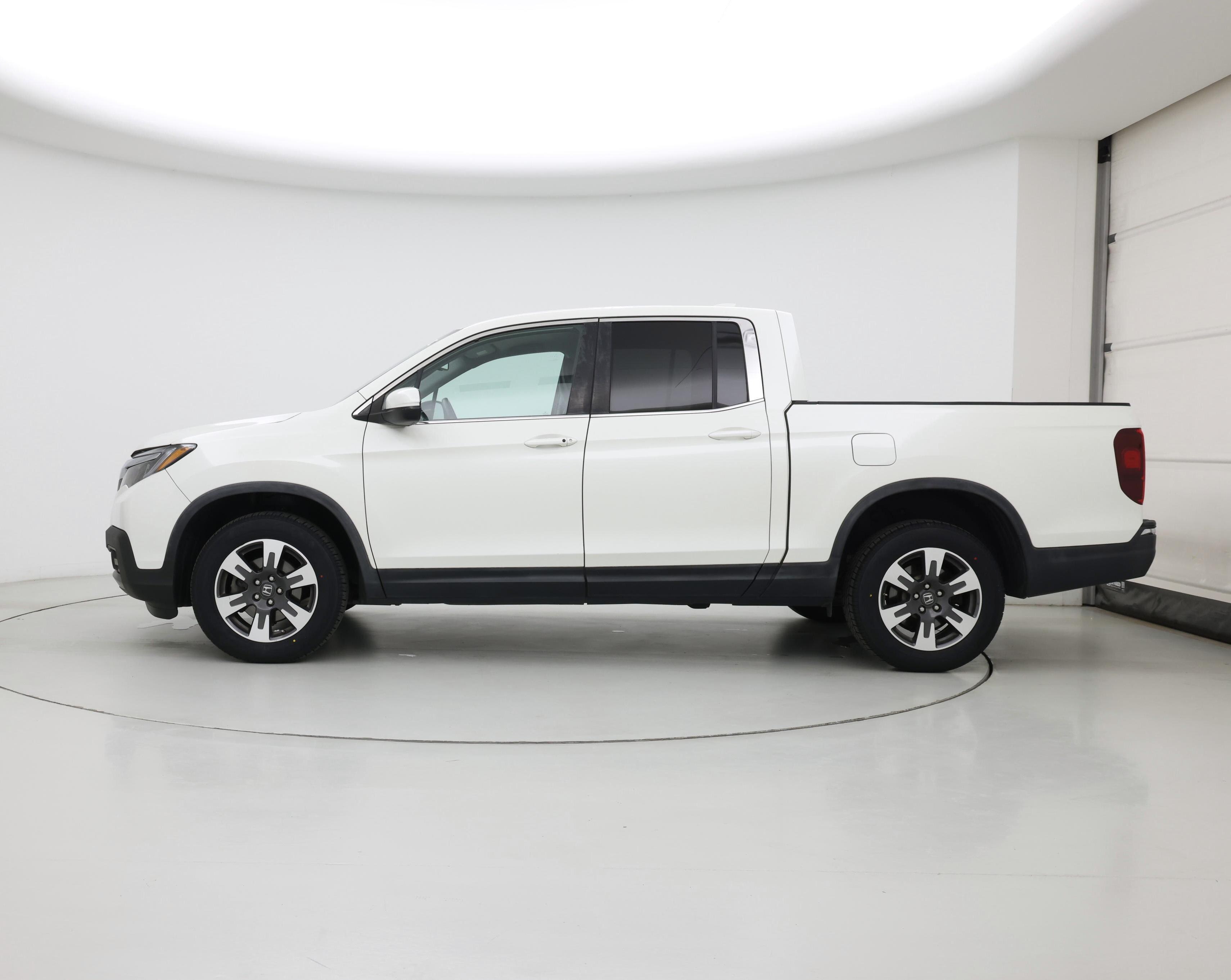 Thumbnail: 2017 Honda Ridgeline - 3
