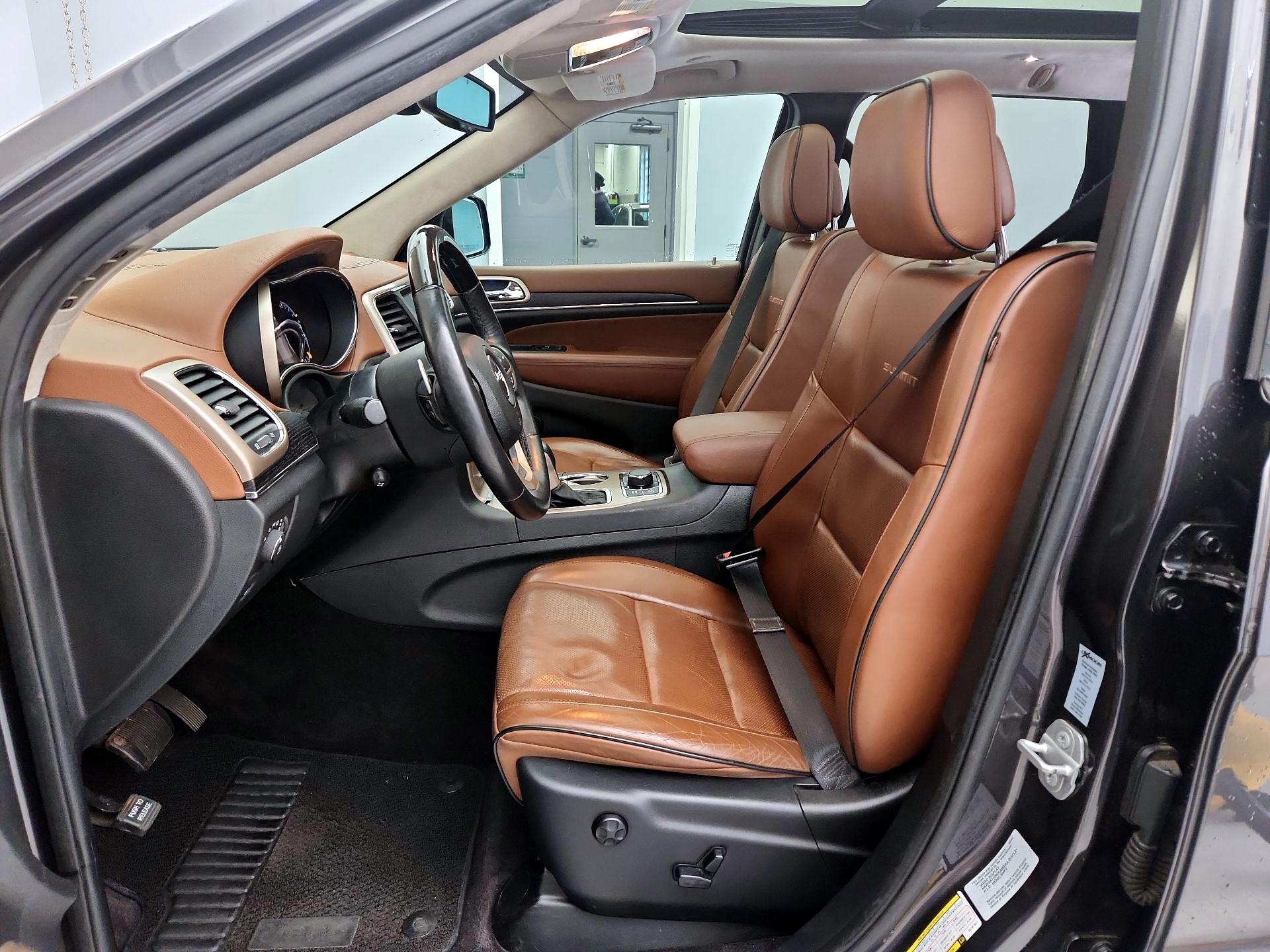Thumbnail: 2016 Jeep Grand Cherokee - 11