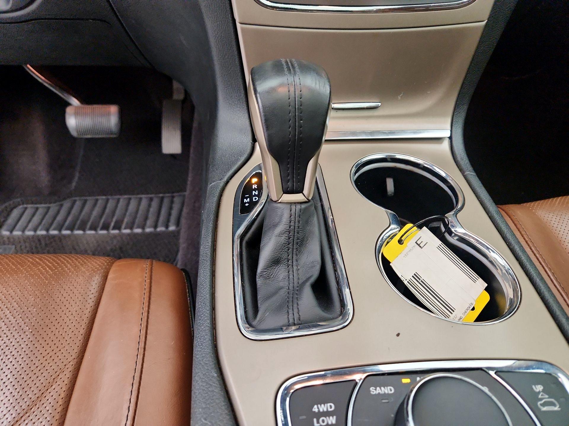 Thumbnail: 2016 Jeep Grand Cherokee - 17