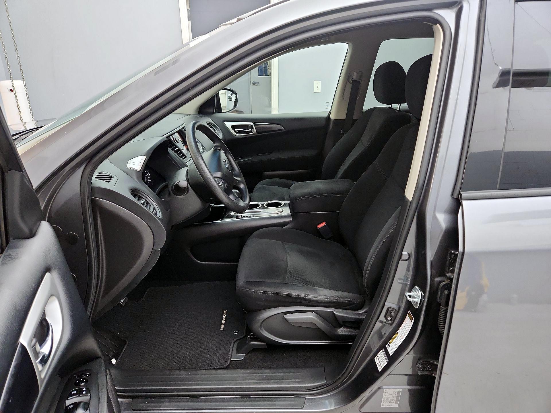 Thumbnail: 2015 Nissan Pathfinder - 11