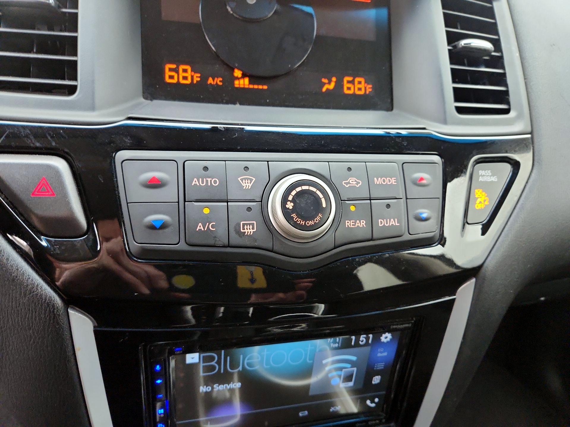 Thumbnail: 2015 Nissan Pathfinder - 16