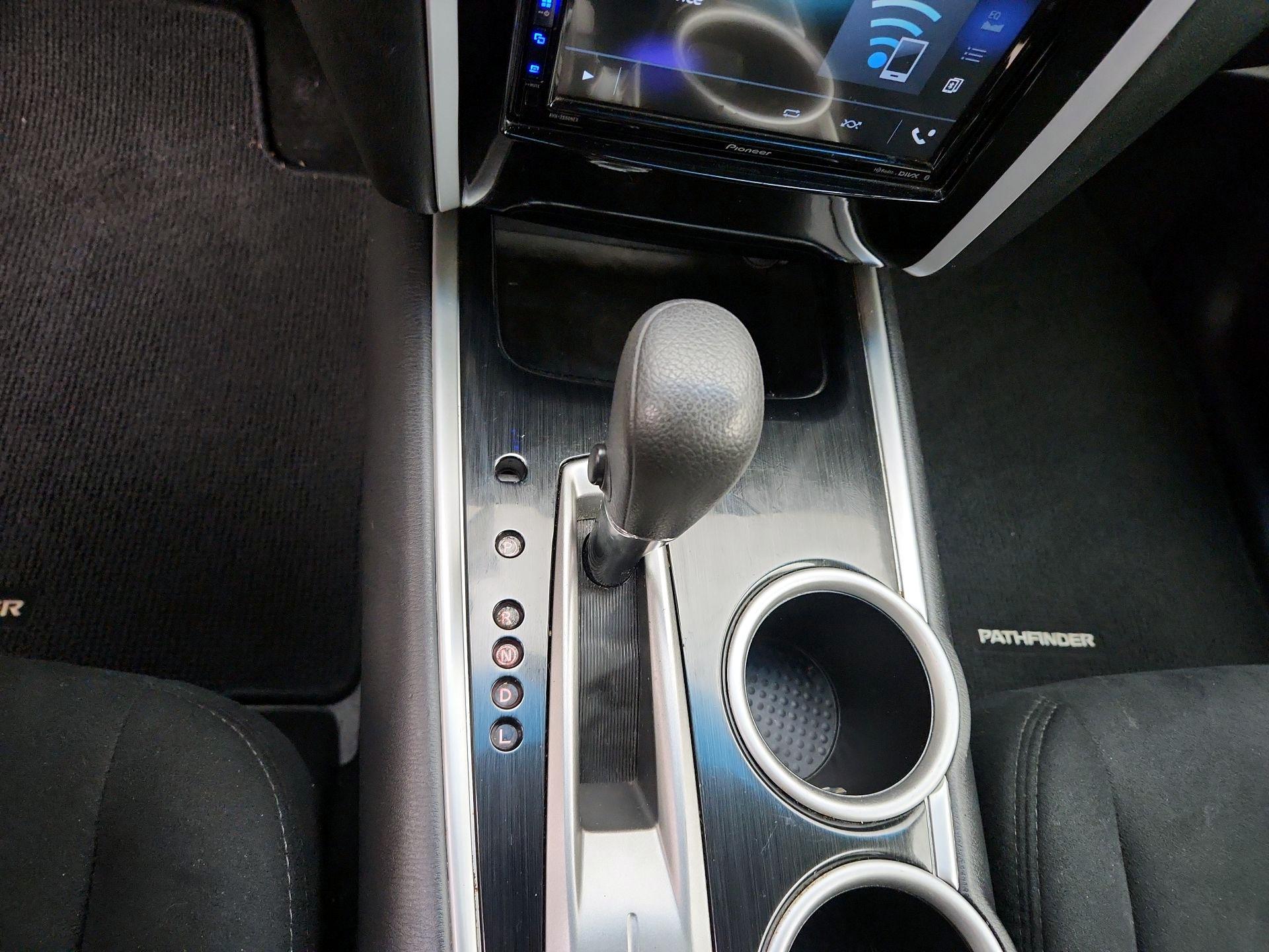Thumbnail: 2015 Nissan Pathfinder - 17